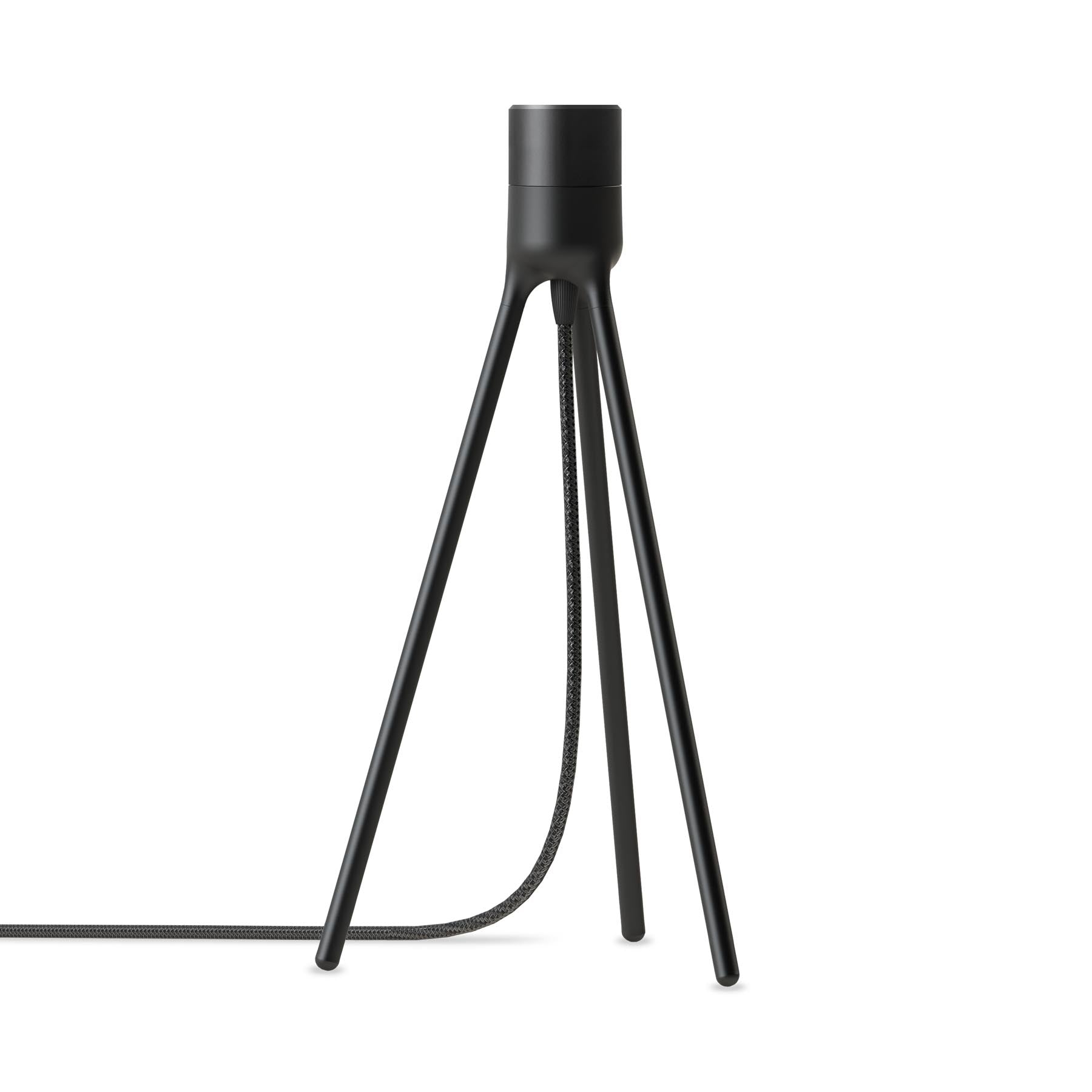 Tisch Tripod in Black präsentiert im Onlineshop von KAQTU Design AG. Lampenständer ist von Umage