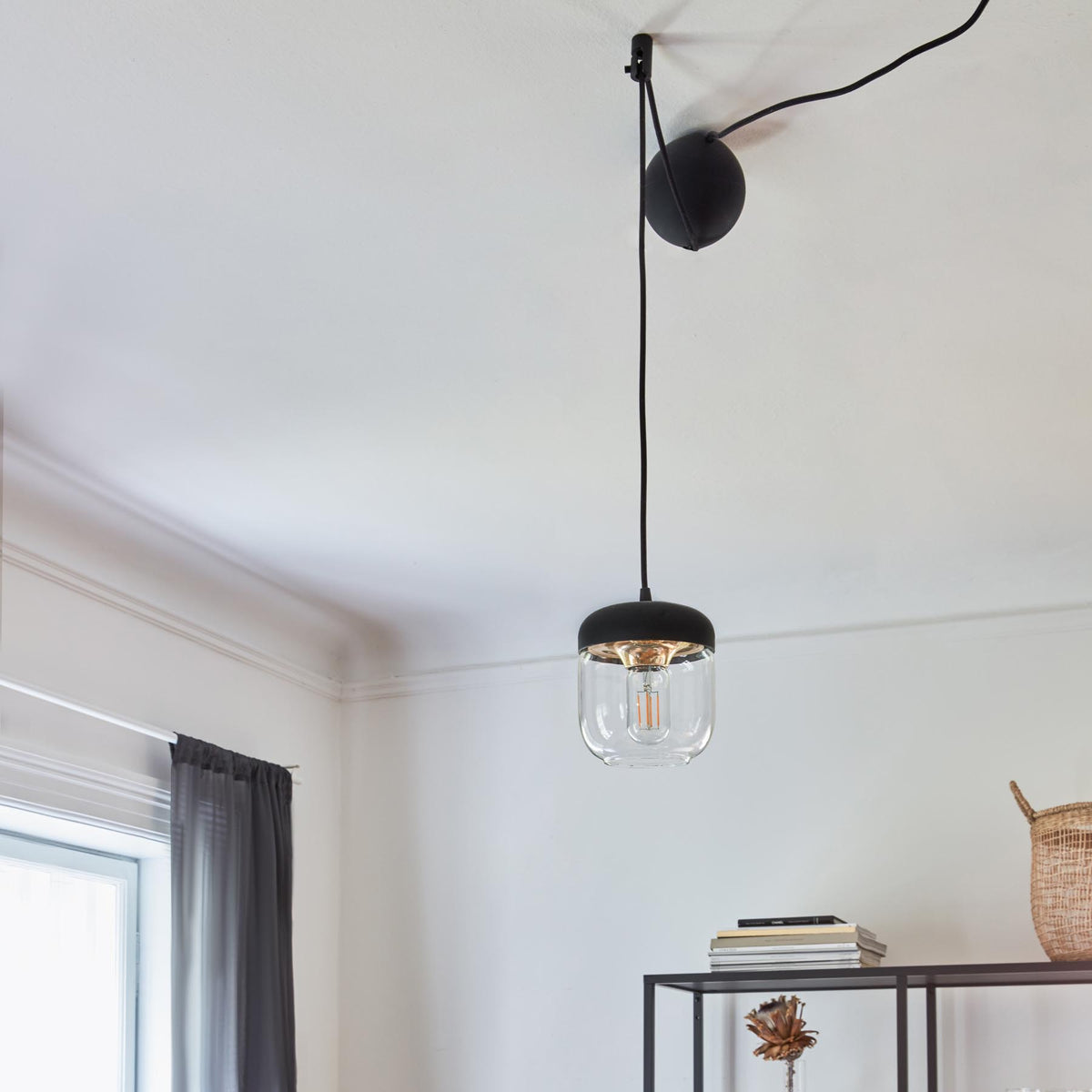 Cannonball in Black präsentiert im Onlineshop von KAQTU Design AG. Kabel / Lampenfassung ist von Umage