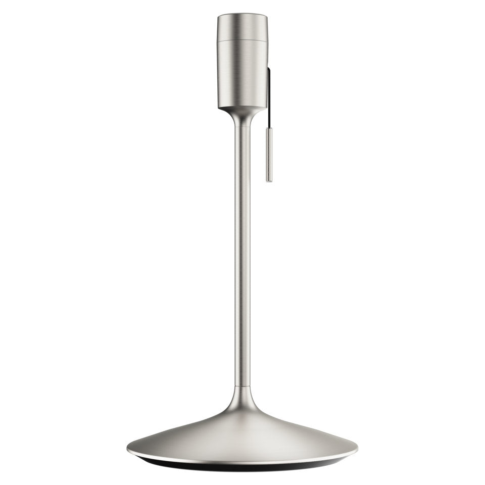 Santé Tischleuchte in Brushed Steel präsentiert im Onlineshop von KAQTU Design AG. Lampenständer ist von Umage