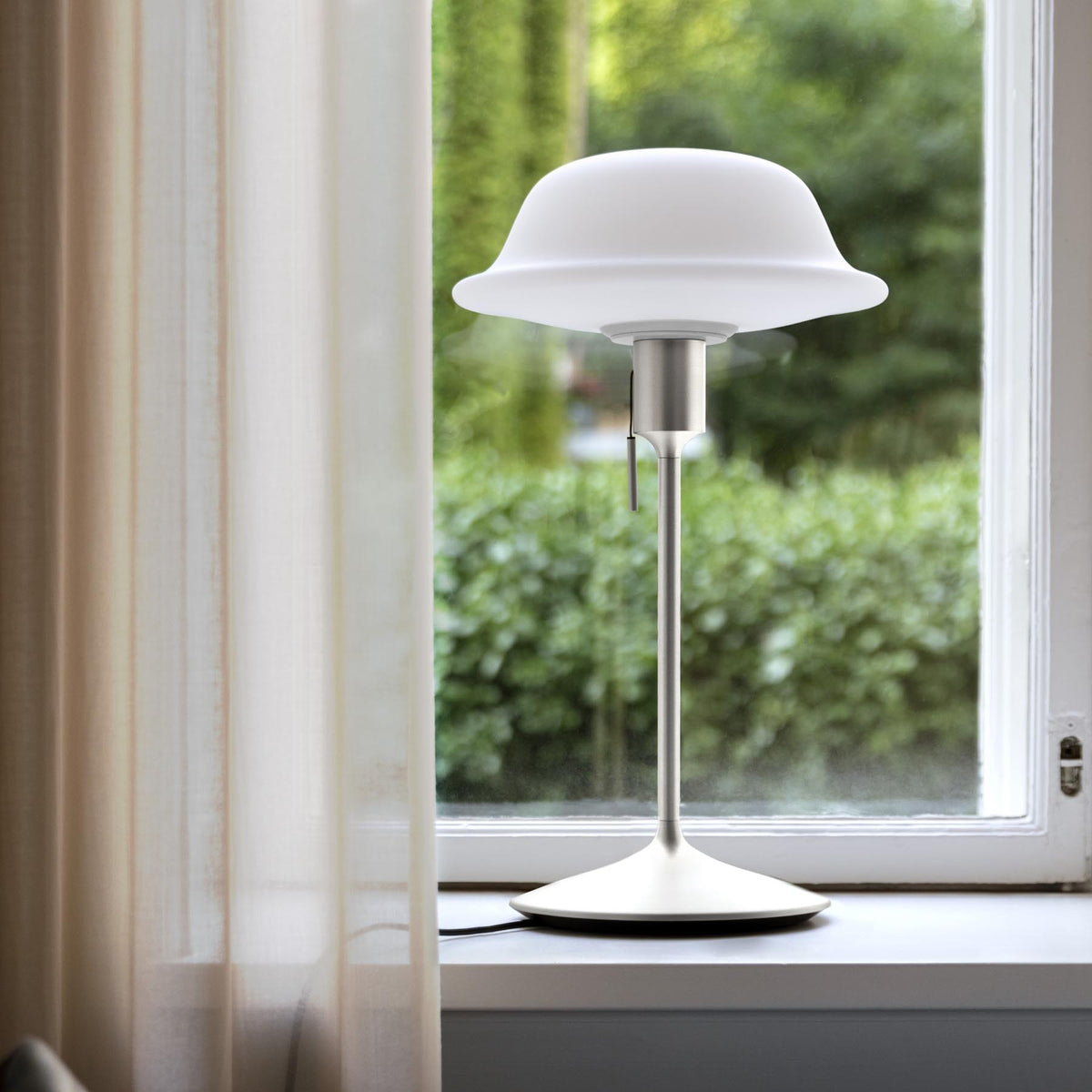 Santé Tischleuchte in Brushed Steel präsentiert im Onlineshop von KAQTU Design AG. Lampenständer ist von Umage