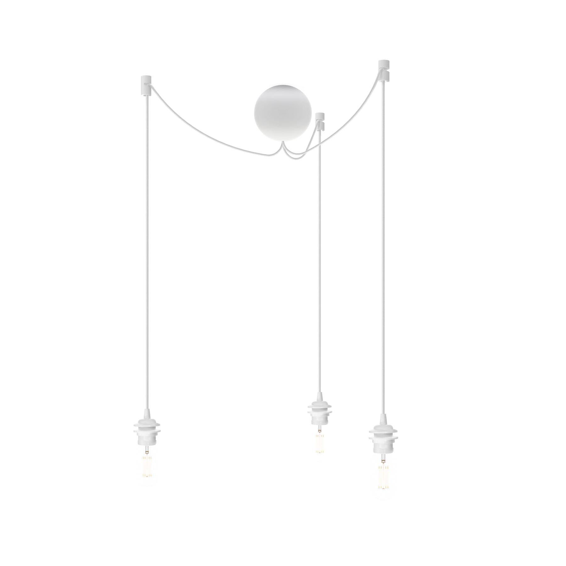 Schlichte und moderne schwarze Lampenfassung Cannonball von Umage, perfekt für kreative Lichtlösungen und zeitgemäße Inneneinrichtungen.