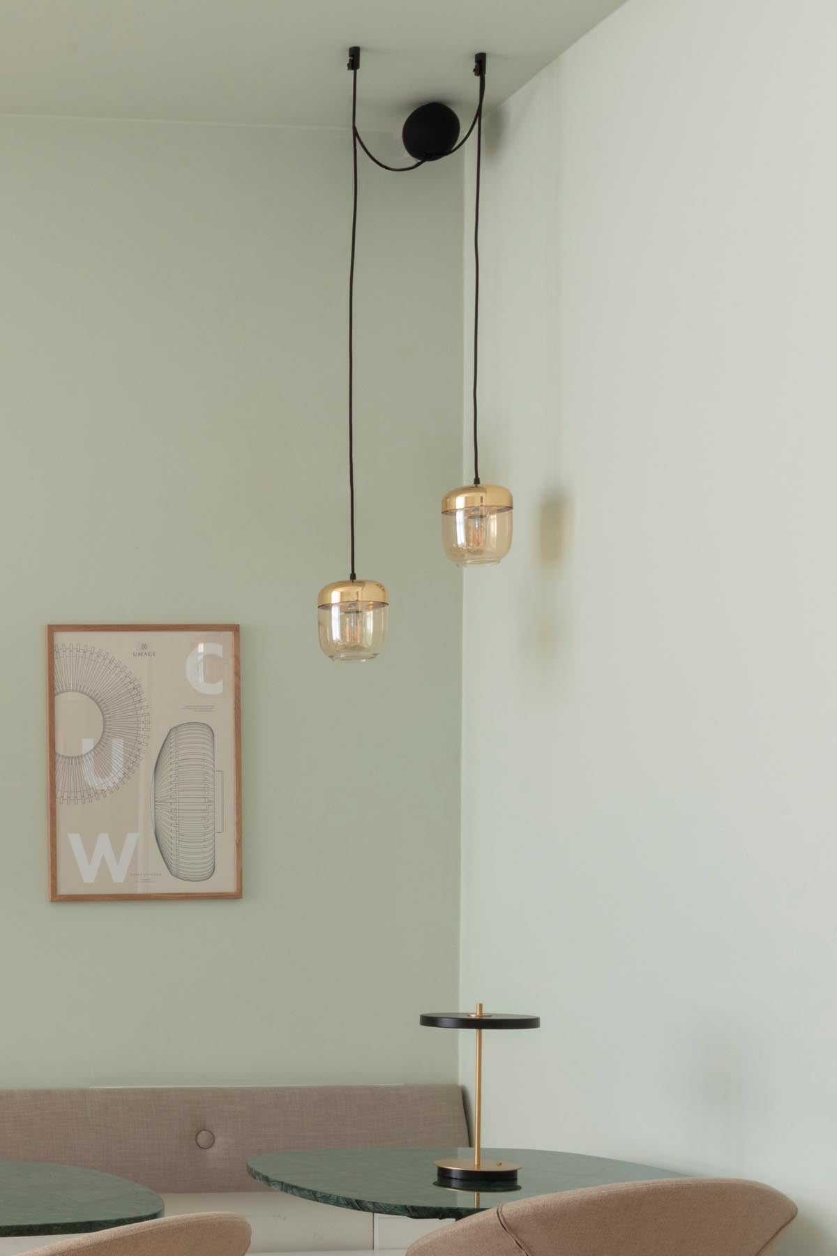 Schlichte und moderne schwarze Lampenfassung Cannonball von Umage, perfekt für kreative Lichtgestaltungen in jedem Raum.