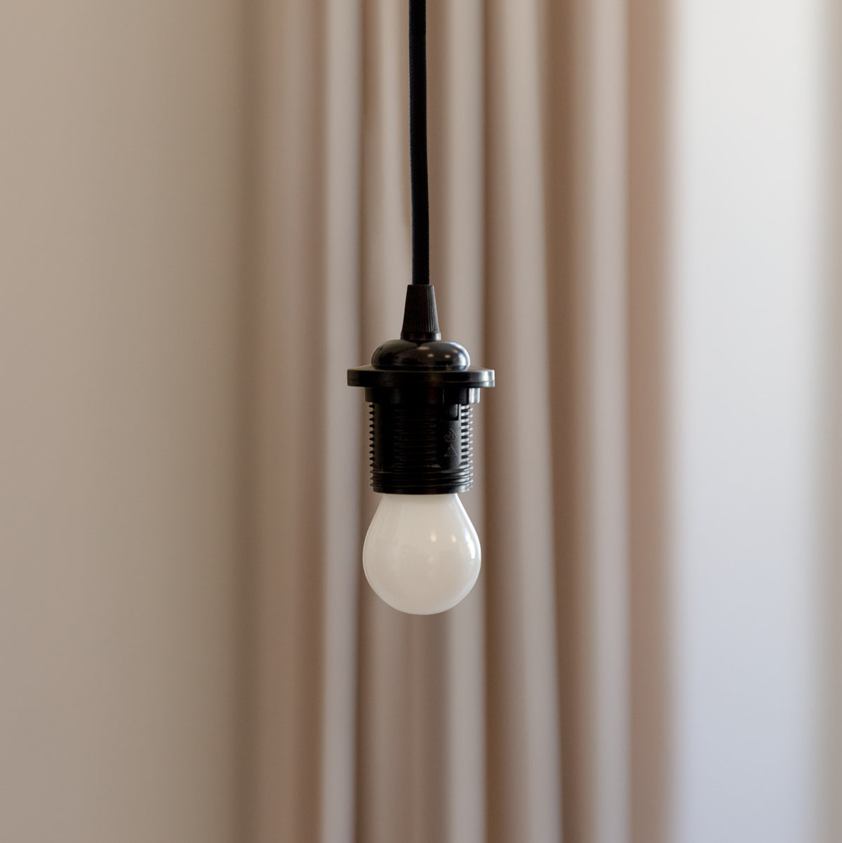 Petite Idea E27 in präsentiert im Onlineshop von KAQTU Design AG. Leuchtmittel ist von Umage