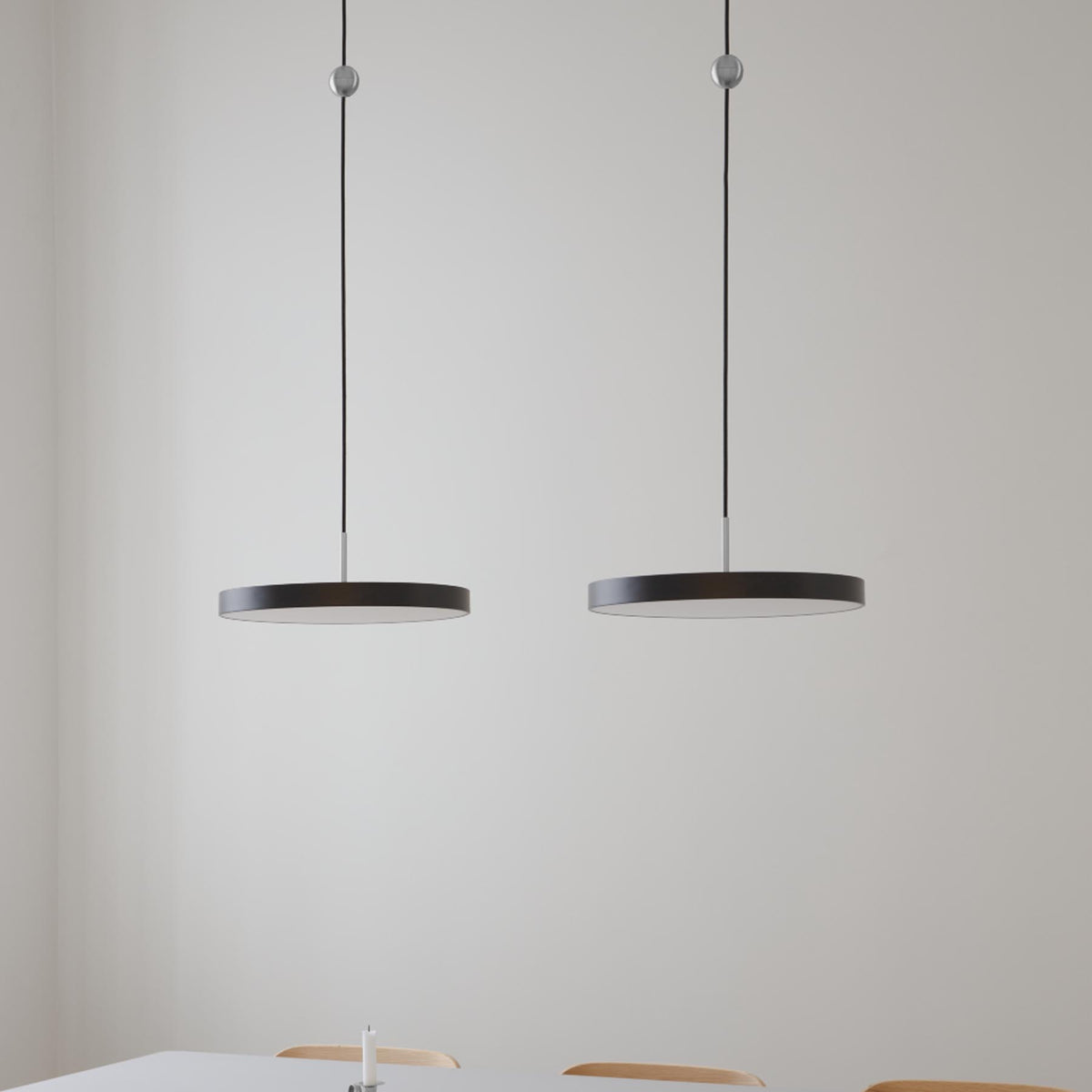Cord Connector in Brushed Steel präsentiert im Onlineshop von KAQTU Design AG. Kabel / Lampenfassung ist von Umage