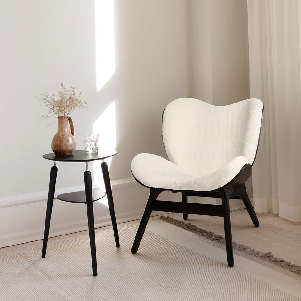 A Conversation Piece Low Sessel in Teddy White präsentiert im Onlineshop von KAQTU Design AG. Sessel ist von Umage