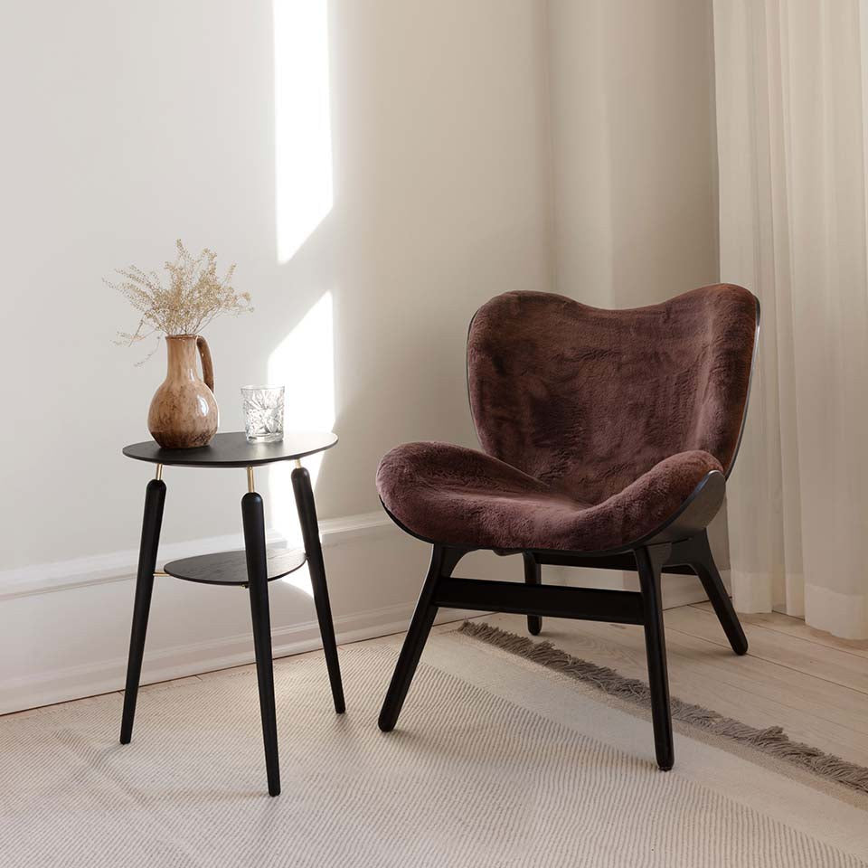 A Conversation Piece Low Sessel in Teddy Brown präsentiert im Onlineshop von KAQTU Design AG. Sessel ist von Umage
