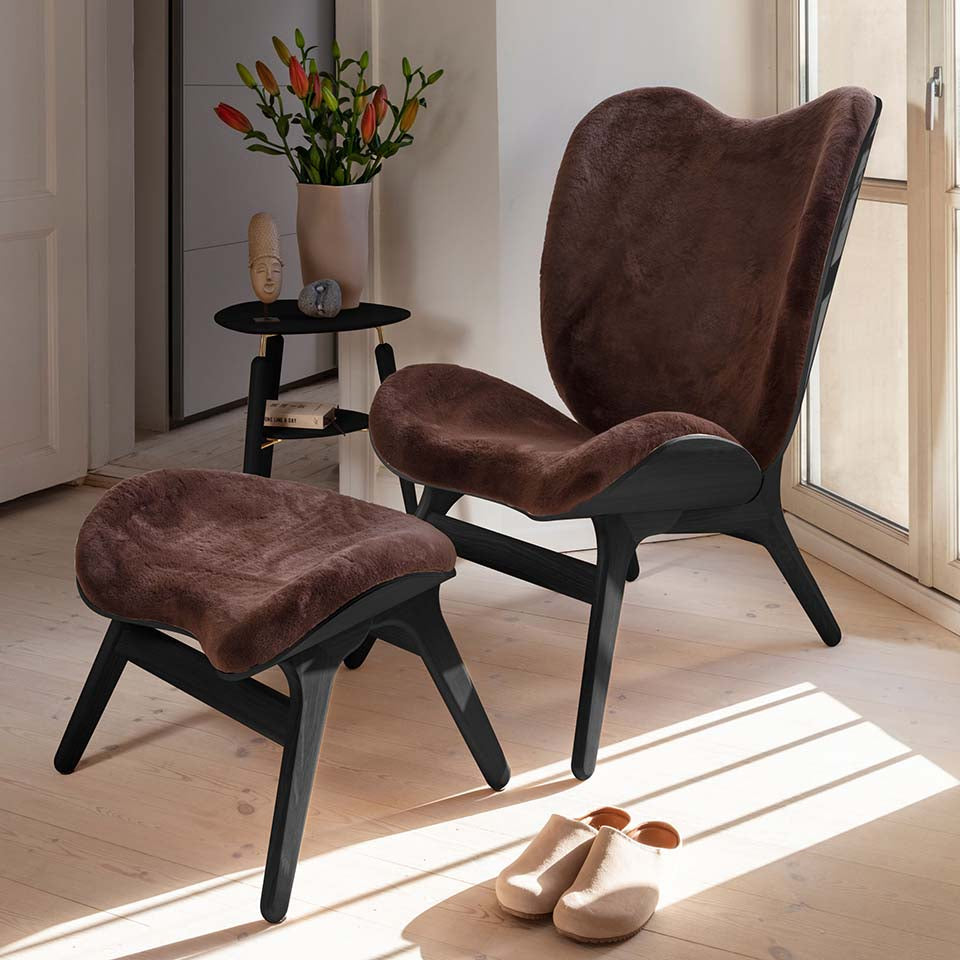 Eleganter A Conversation Piece Tall Sessel in Teddy Brown, ideal für stilvolle Akzente und gemütliche Stunden in jedem Raum.