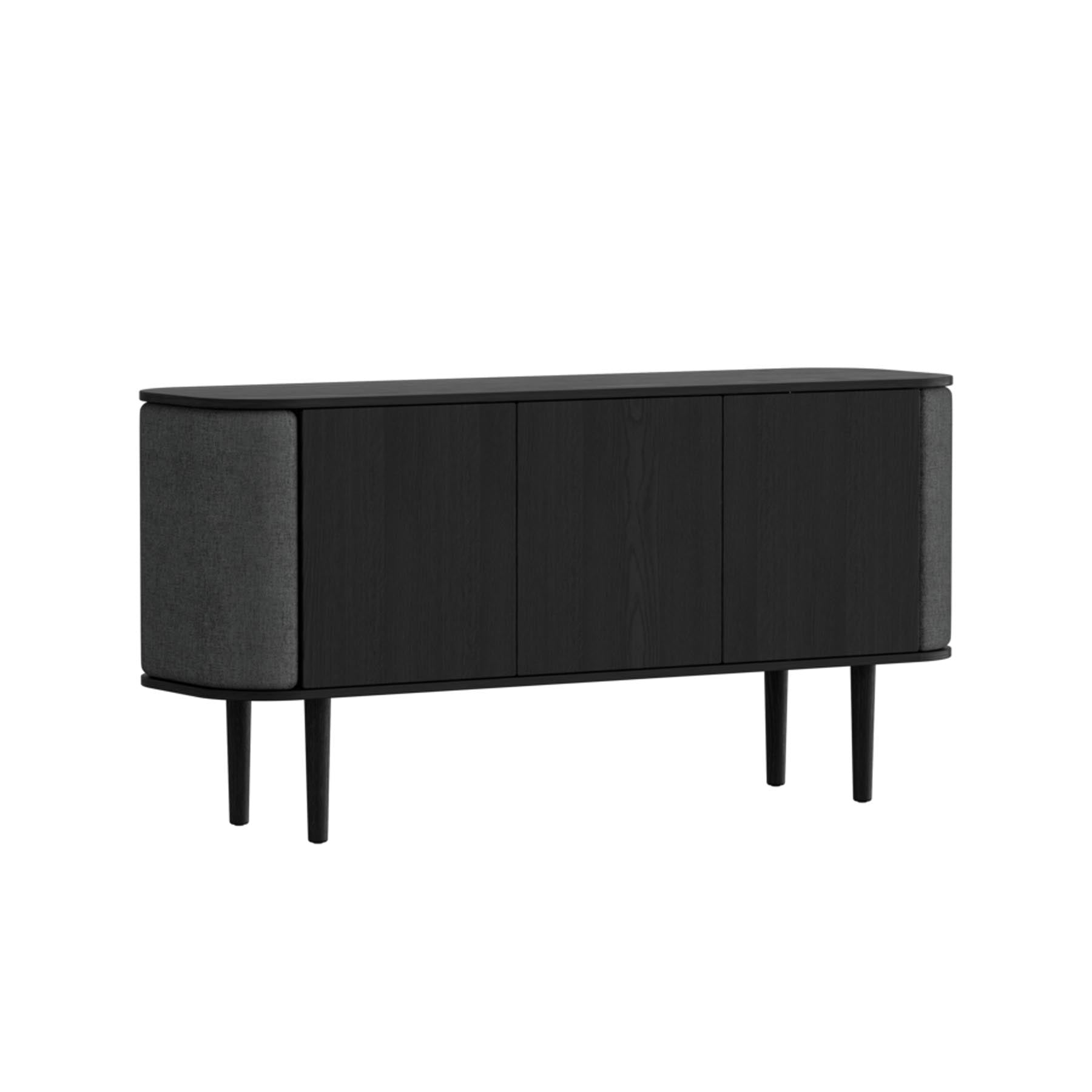 Elegantes 3-türiges Sideboard "Treasures" von Umage, ideal für zeitgemäße Einrichtung und funktionale Aufbewahrungslösungen.