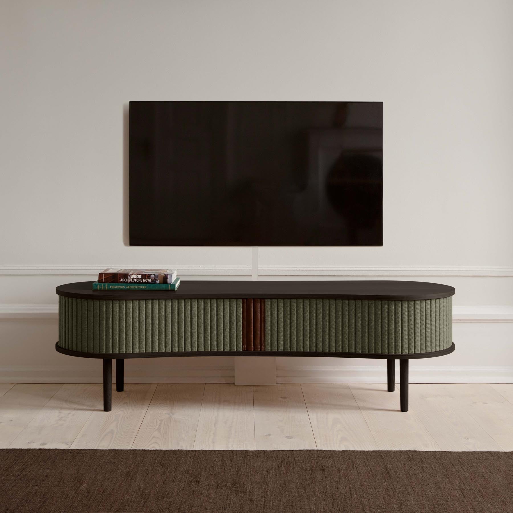 Elegante Audacious TV Bank von Umage in sanften Farben, ideal für stilvolle Wohnräume und modernes Design. Perfekt für Ihr Zuhause.