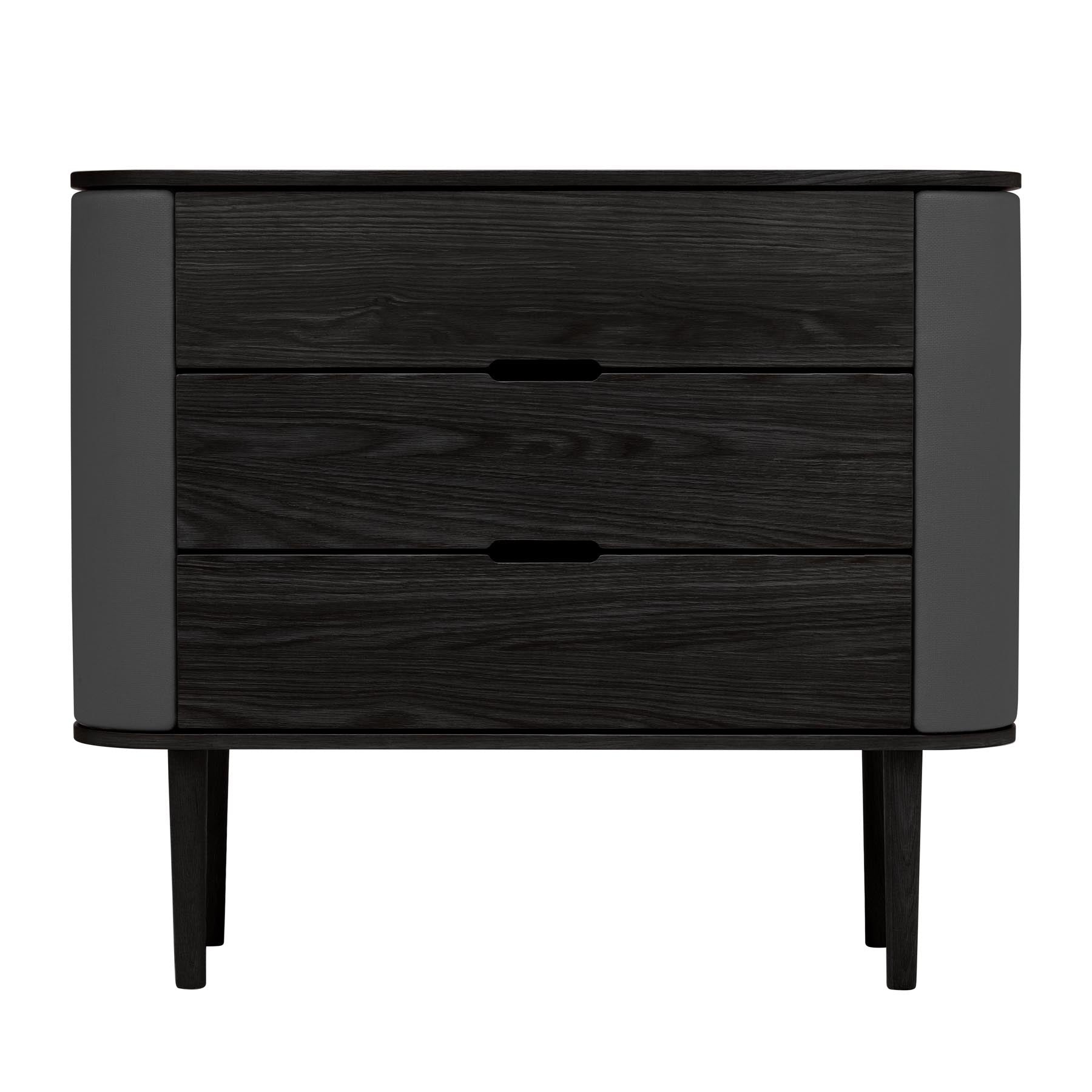 Moderne Treasures Dresser Kommode von Umage, kombiniert Funktionalität mit ästhetischem Design für jeden Wohnraum.