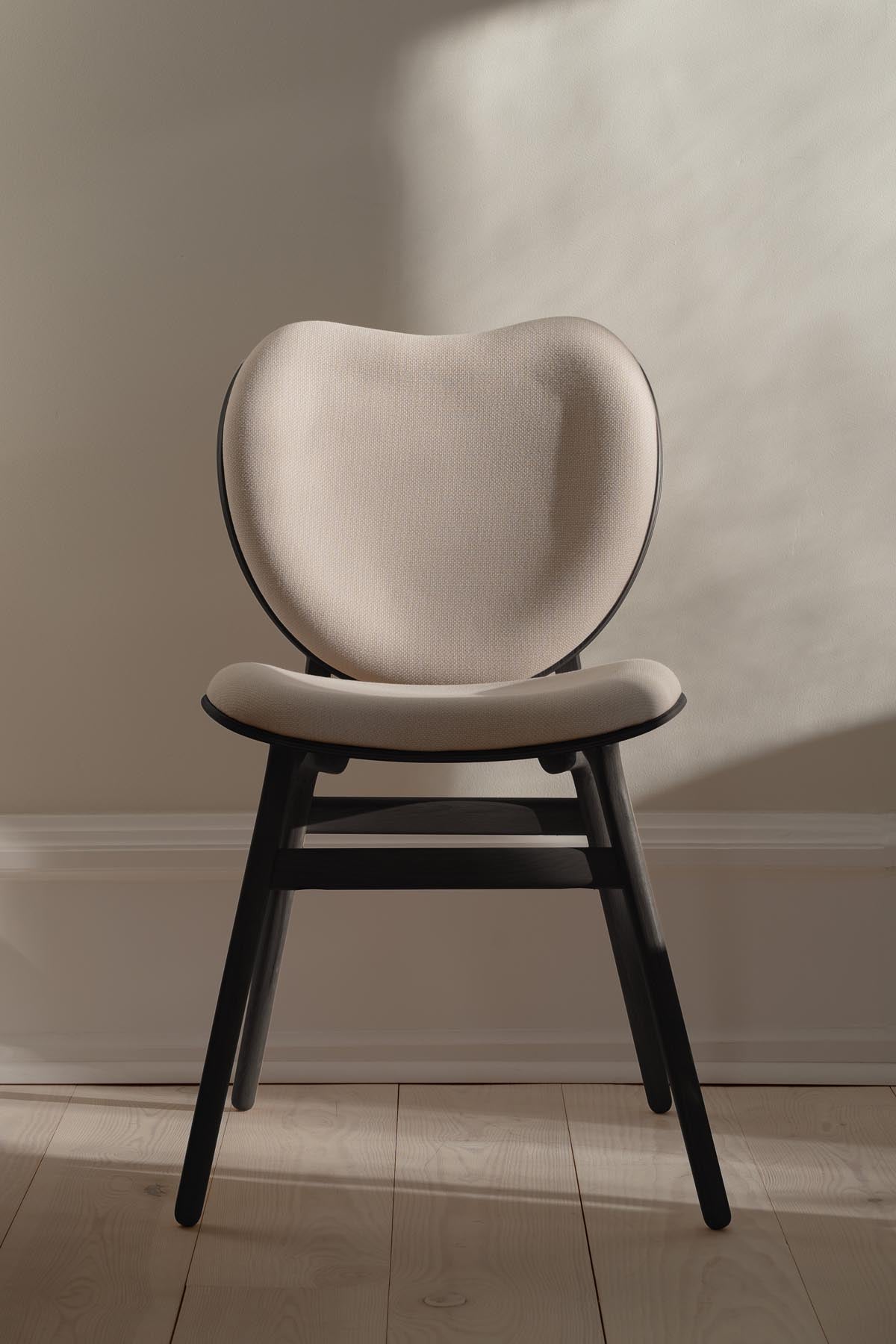 A Conversation Piece Esszimmerstuhl in White Sands präsentiert im Onlineshop von KAQTU Design AG. Stuhl ist von Umage