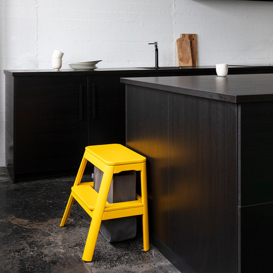 Step it Up Tritthocker in Saffron Yellow präsentiert im Onlineshop von KAQTU Design AG. Tritthocker ist von Umage