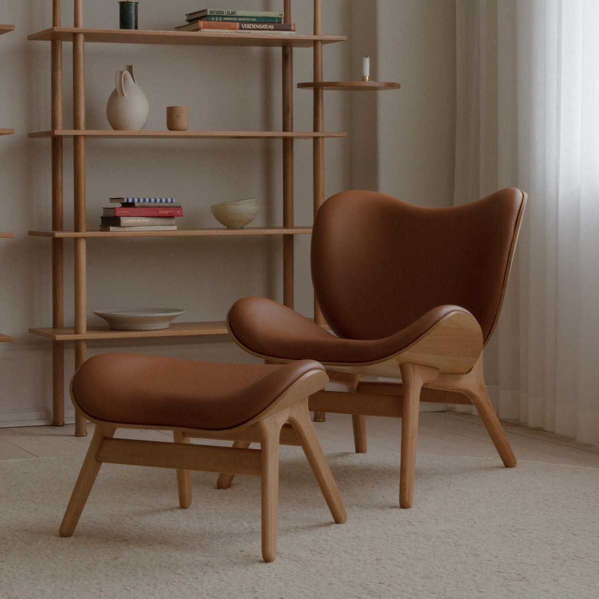 A Conversation Piece Low Sessel in Cognac präsentiert im Onlineshop von KAQTU Design AG. Sessel ist von Umage