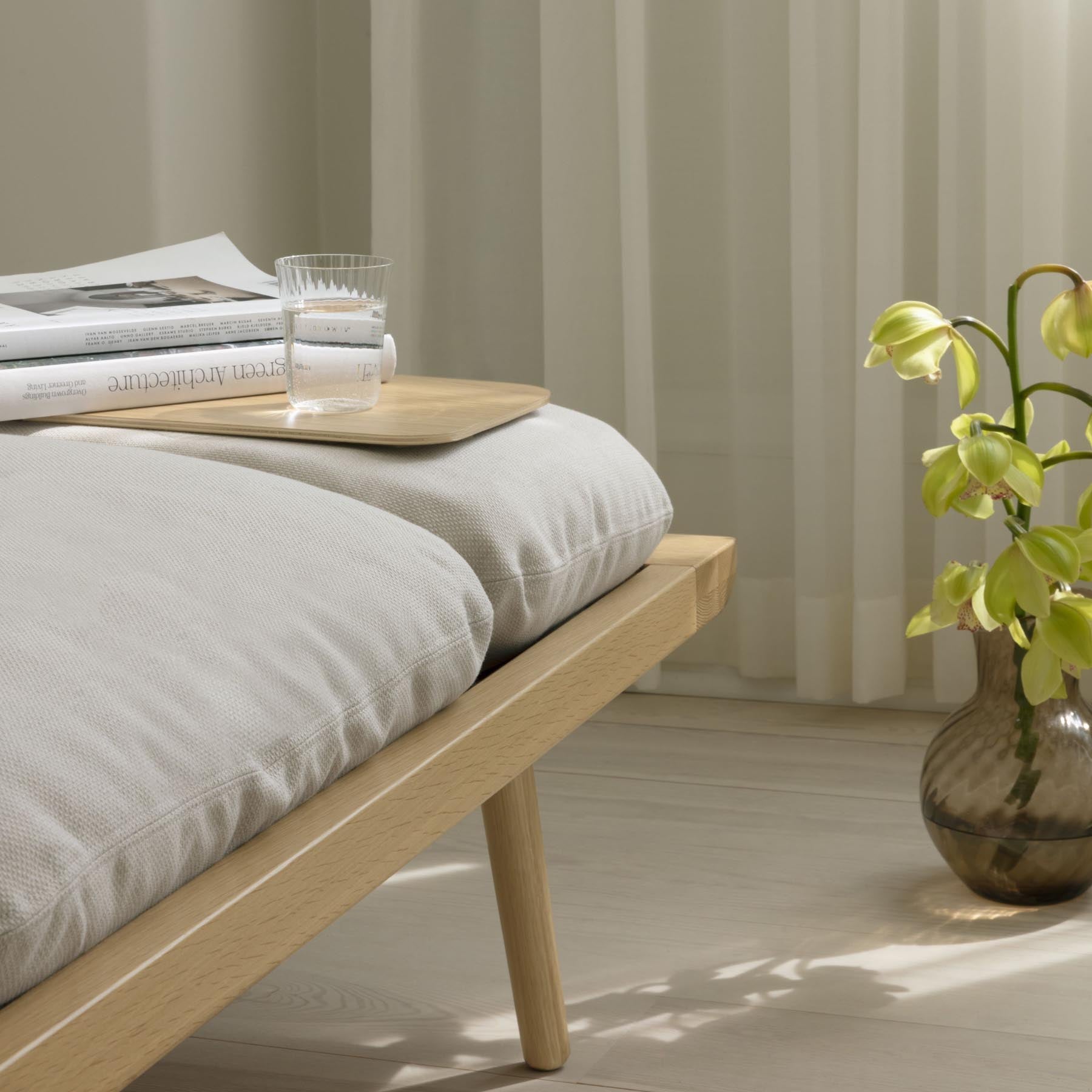 Elegantes 3-Sitzer Sofa Lounge Around von Umage, ideal für entspannte Stunden und stilvolle Einrichtung in harmonischen Farbtönen.