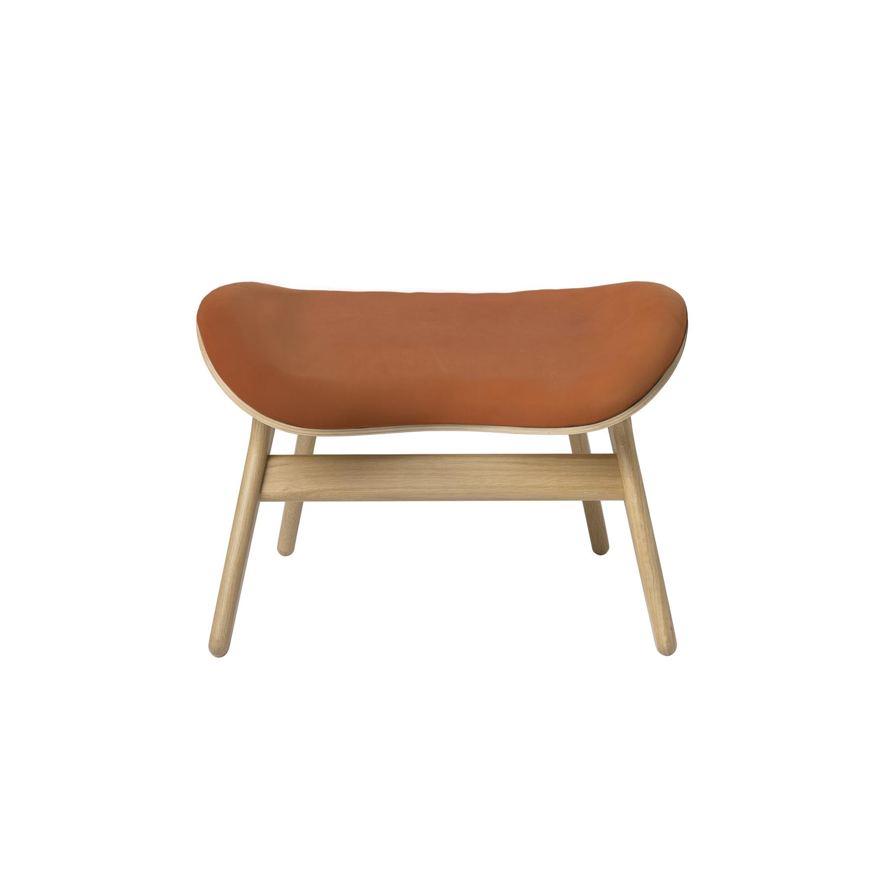 Eleganter Ottoman in Dunes Rust von Umage, ideal für stilvolle Wohnräume und gemütliche Gespräche.