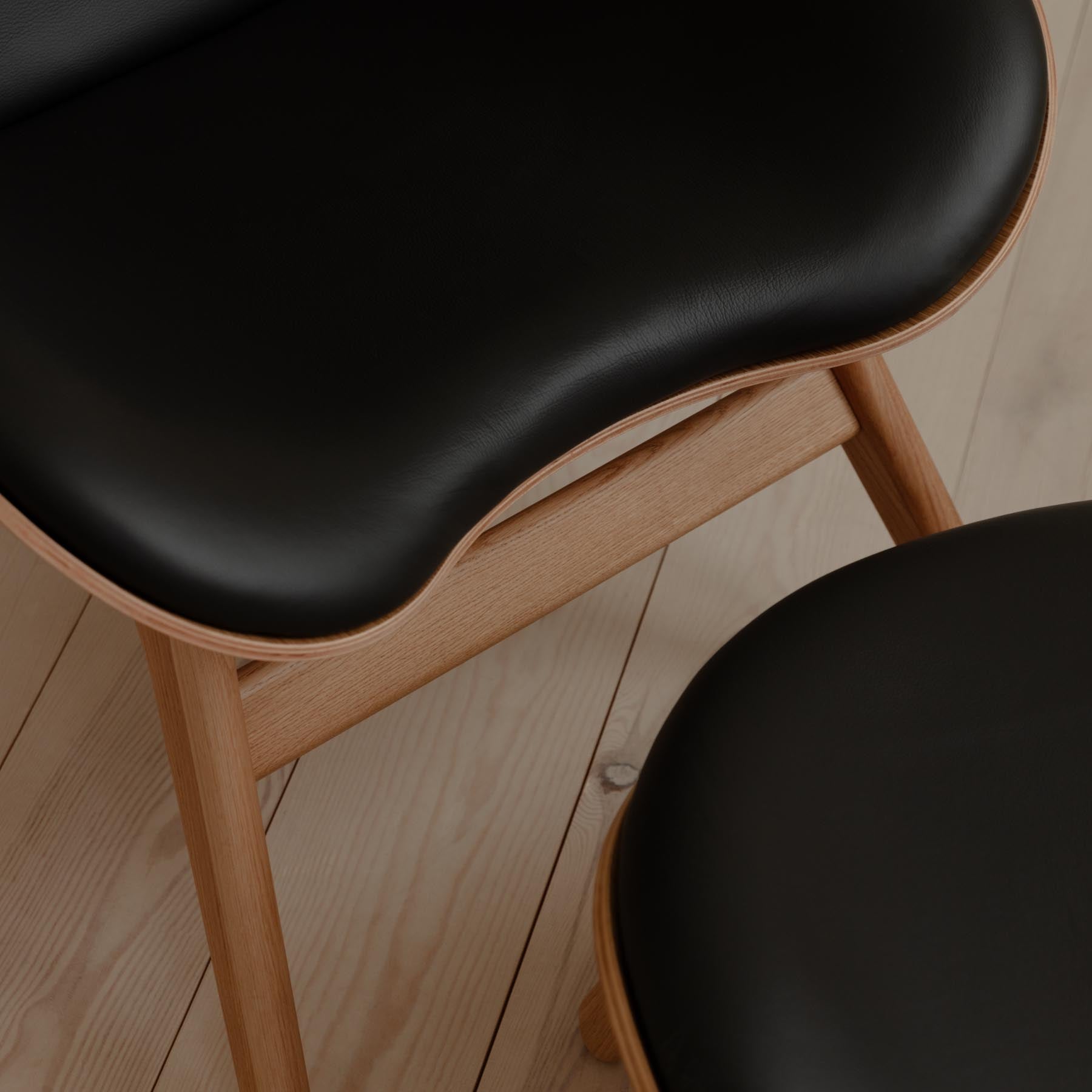 Moderner A Conversation Piece Tall Sessel von Umage in Schwarz, perfekt für gemütliche Gespräche und stilvolle Wohnräume.