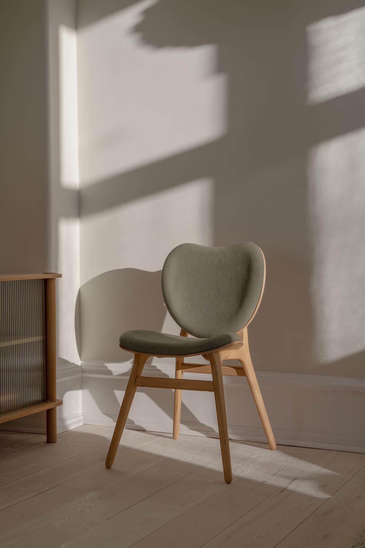 A Conversation Piece Esszimmerstuhl in Morning Meadows präsentiert im Onlineshop von KAQTU Design AG. Stuhl ist von Umage