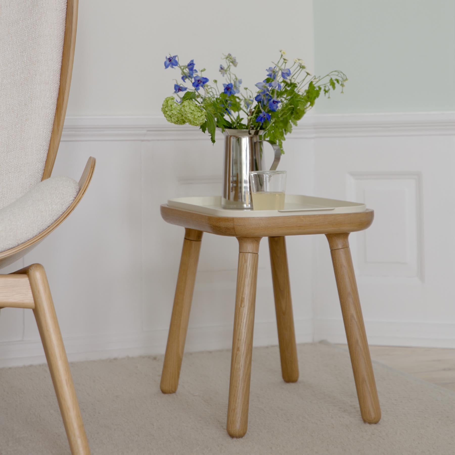Moderner Paff low Beistelltisch in zartem Pearl White von Umage, perfekt für eine geschmackvolle Einrichtung und vielseitige Nutzung.