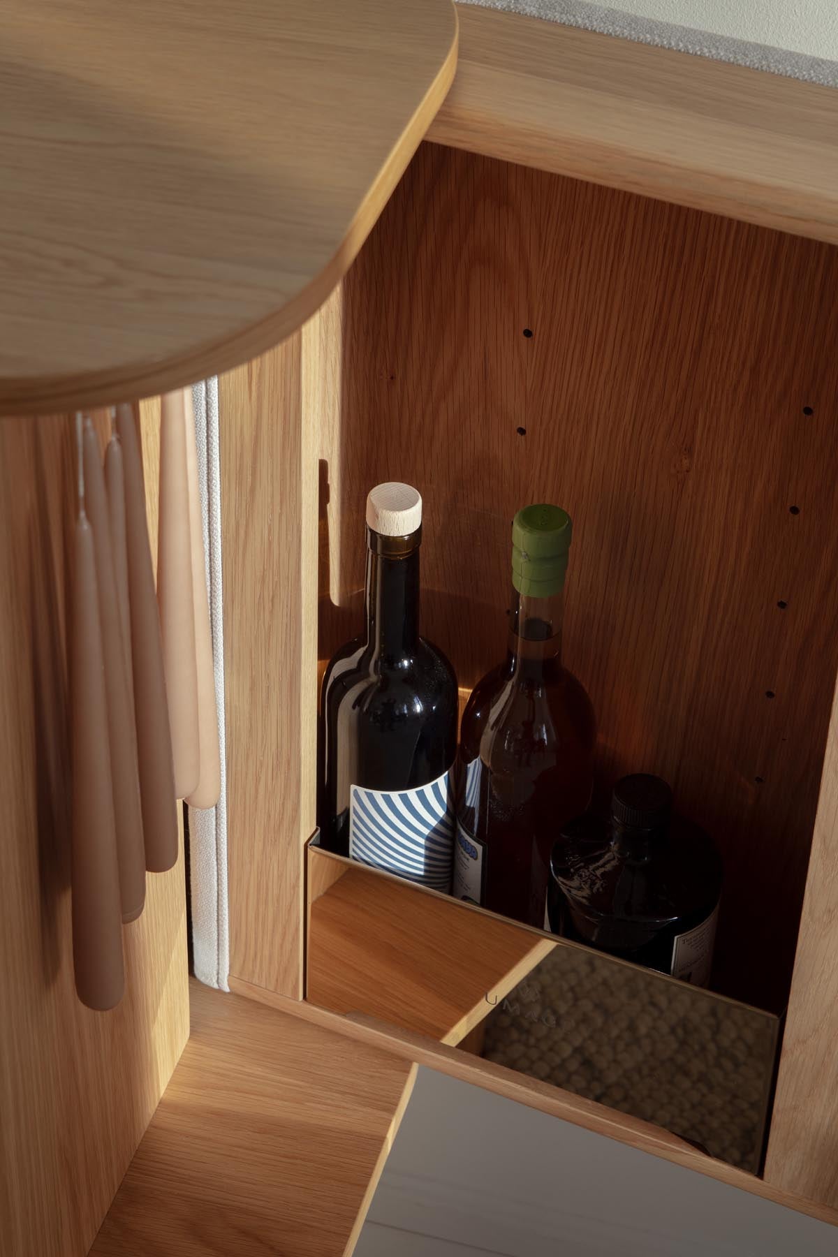 Moderne Kommode Treasures Dresser von Umage in sanften Weißtönen, perfekt für stilvolle Akzente und praktischen Stauraum in jedem Raum.