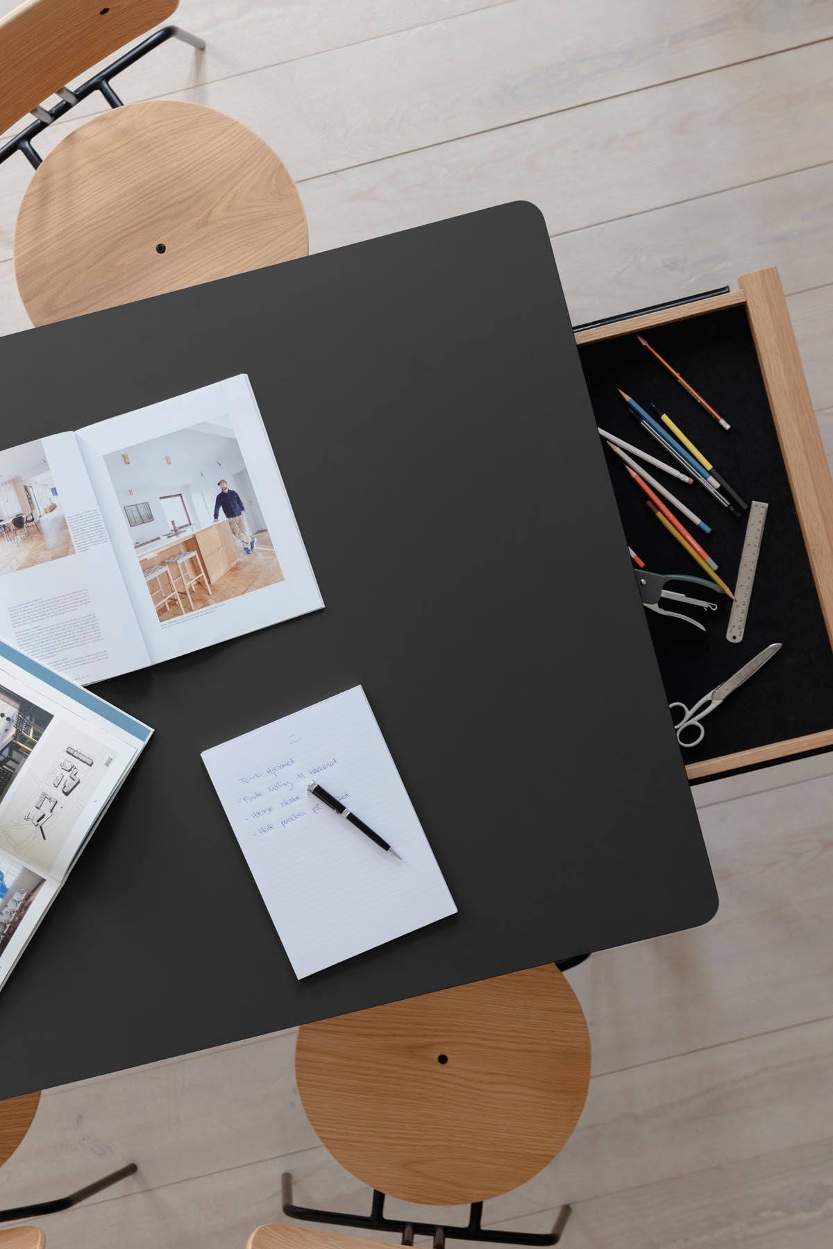 Heart'n'Soul Esstisch in Obsidian Black präsentiert im Onlineshop von KAQTU Design AG. Esstisch ist von Umage
