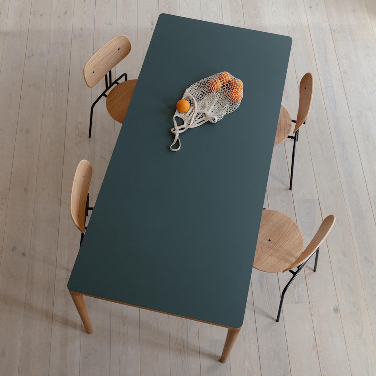 Heart'n'Soul Esstisch in Moss Green präsentiert im Onlineshop von KAQTU Design AG. Esstisch ist von Umage