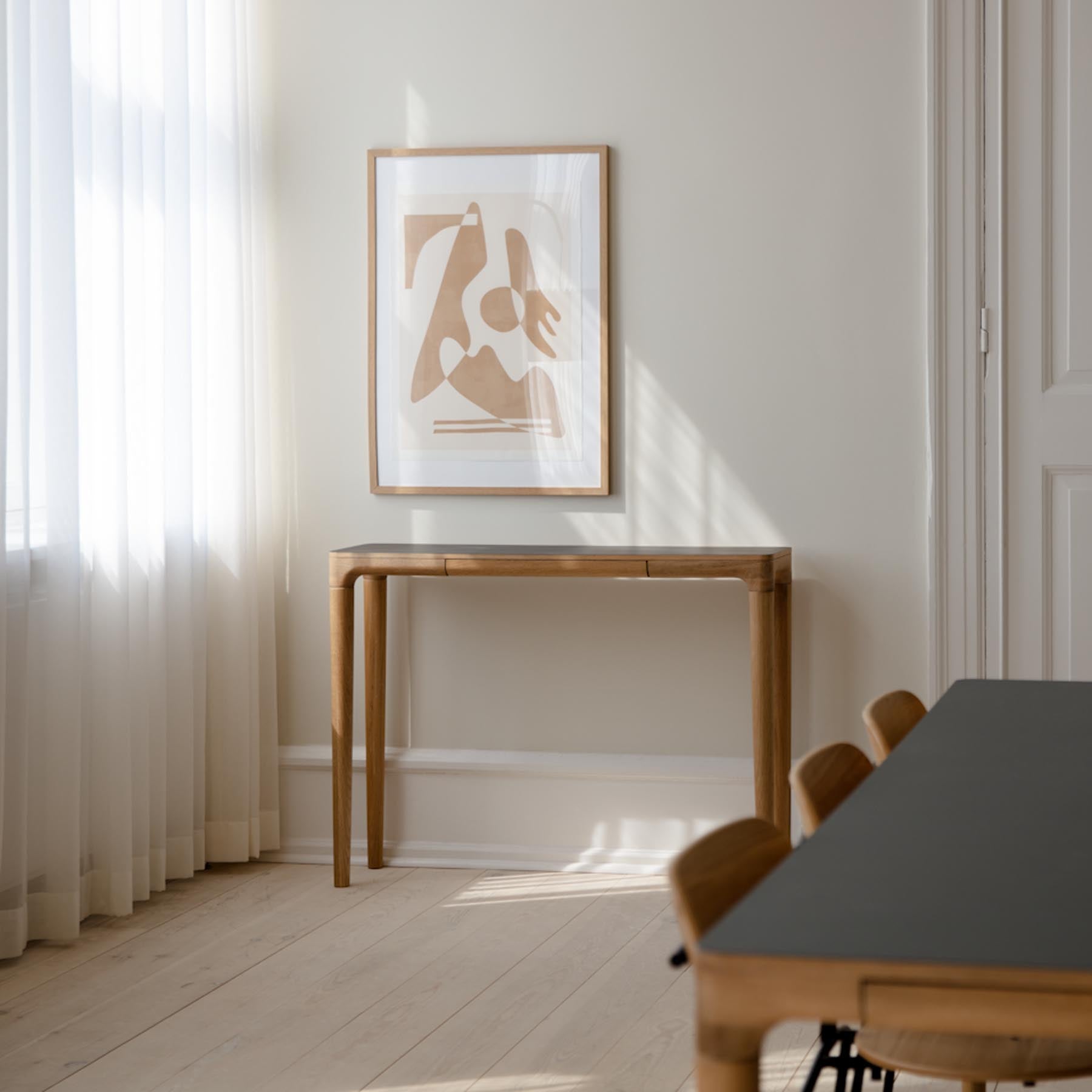 Moderner Konsolentisch Heart'n'Soul in edlem Obsidian Black, perfekt für eine geschmackvolle Raumgestaltung und funktionale Ablage.