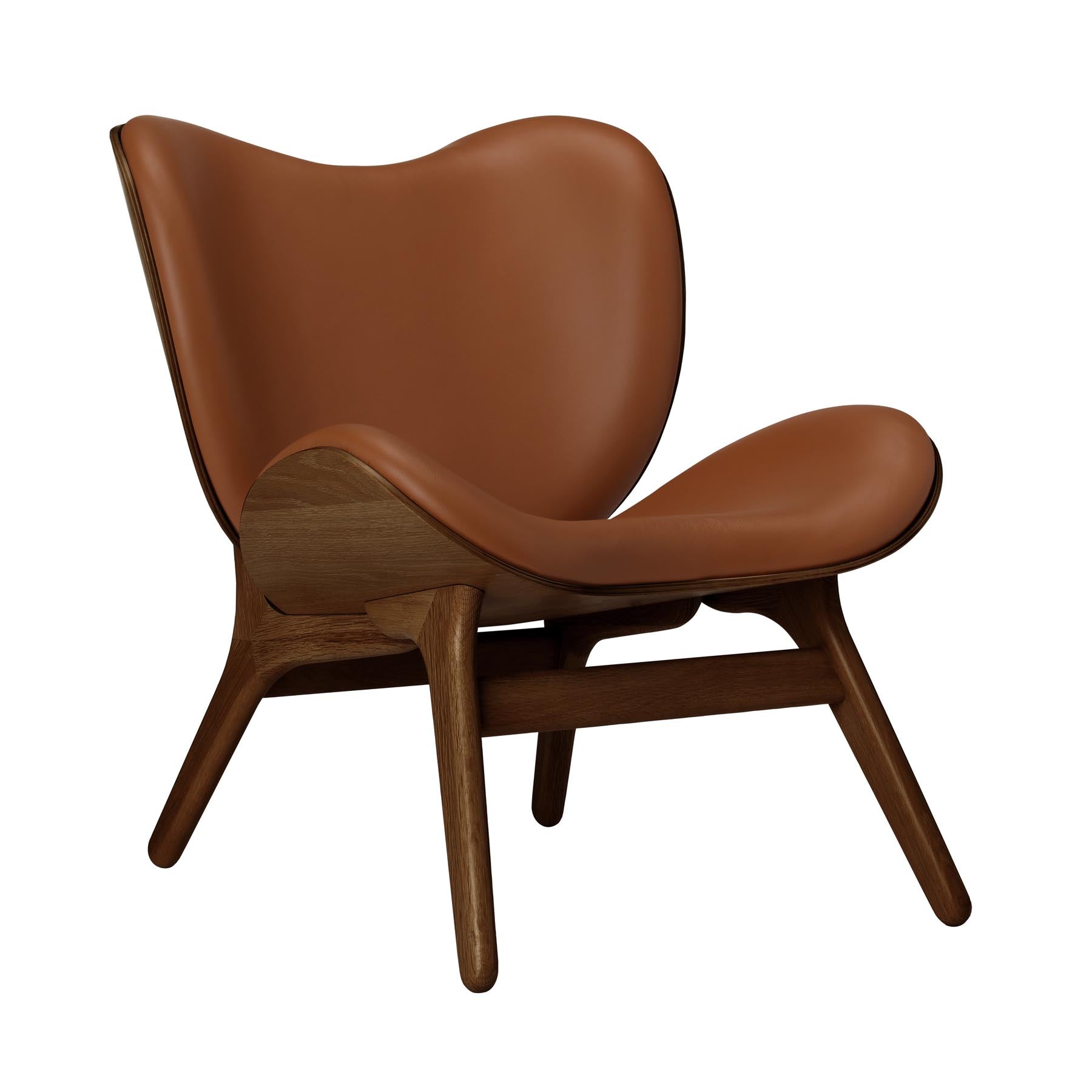 Stilvoller Low Sessel A Conversation Piece von Umage in warmem Cognac, perfekt für gemütliche Runden und modernes Wohndesign.