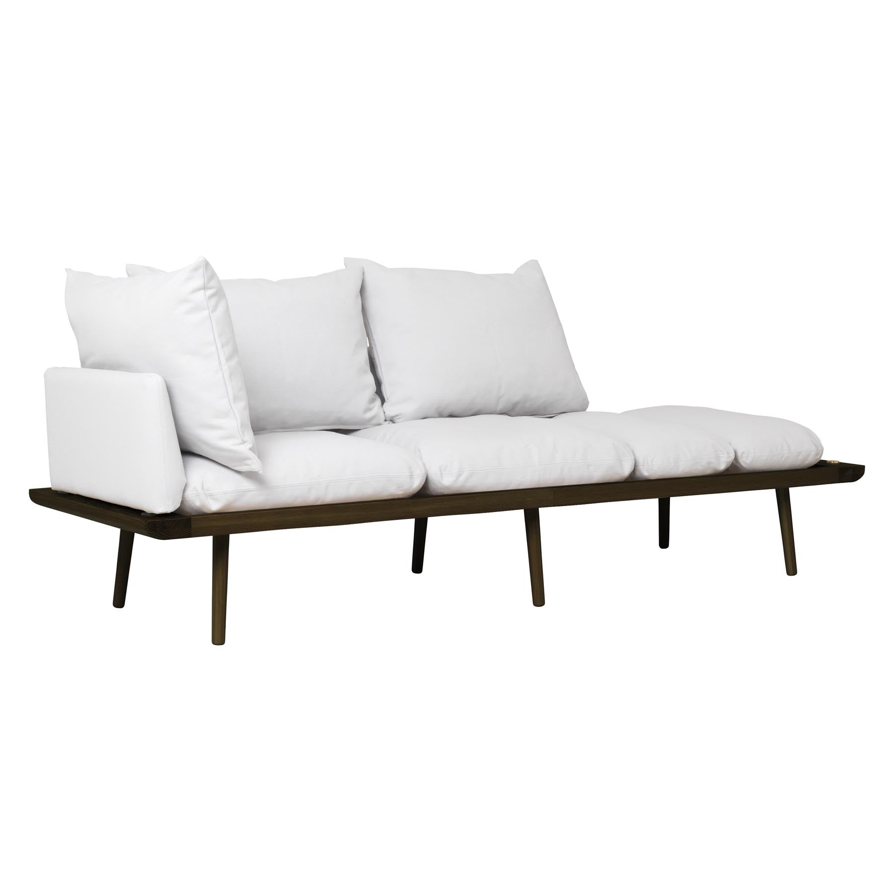 Elegantes 3-Sitzer Sofa aus der Lounge Around Kollektion von Umage in stilvollem Sterling, perfekt für entspannte Momente im Wohnzimmer.
