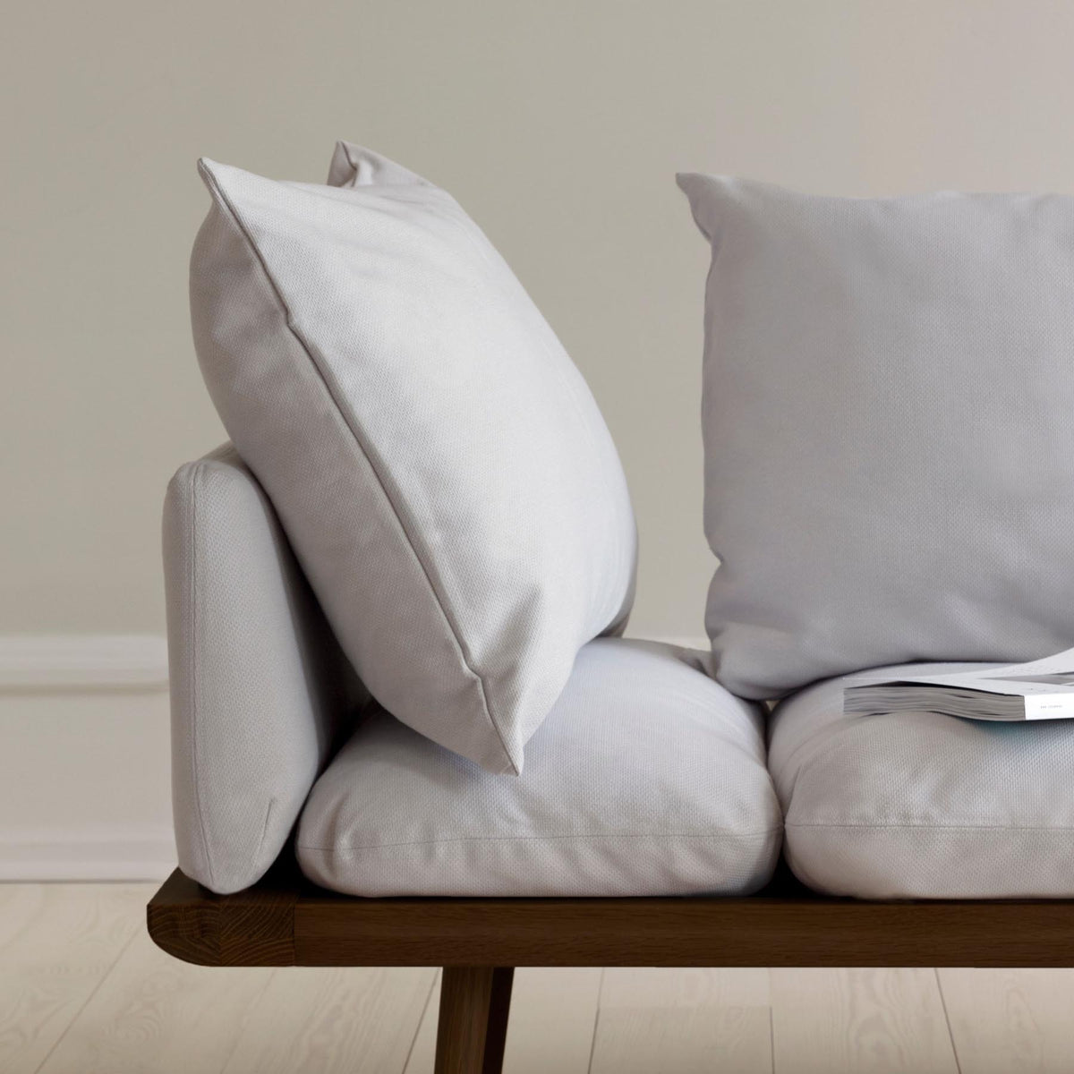 Lounge Around 3-Sitzer Sofa in Sterling präsentiert im Onlineshop von KAQTU Design AG. 3er Sofa ist von Umage