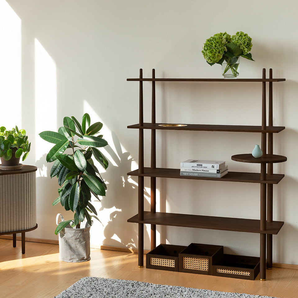 Stories Regal mit 3 passenden Aufbewahrungsboxen in Dark Oak präsentiert im Onlineshop von KAQTU Design AG. Standregal ist von Umage