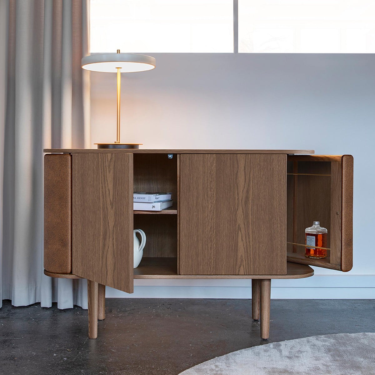 Treasures 2-türig Sideboard in Hazelnut präsentiert im Onlineshop von KAQTU Design AG. Sideboard ist von Umage