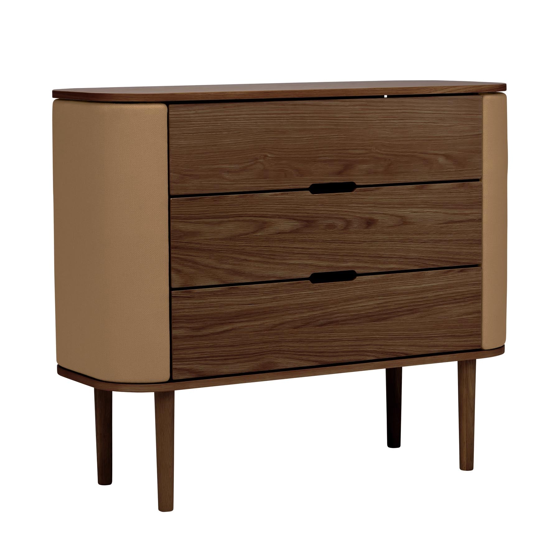 Elegante Treasures Kommode in warmem Sugar Brown von Umage, ideal für stilvolle Aufbewahrung und harmonische Raumgestaltung.
