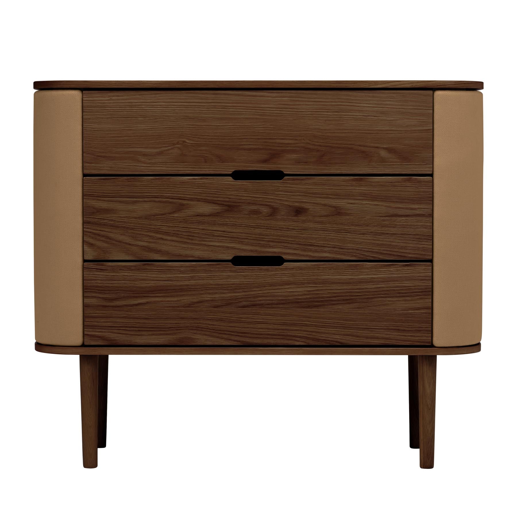 Elegante Treasures Kommode in warmem Sugar Brown von Umage, ideal für ein modernes und gemütliches Wohnambiente.