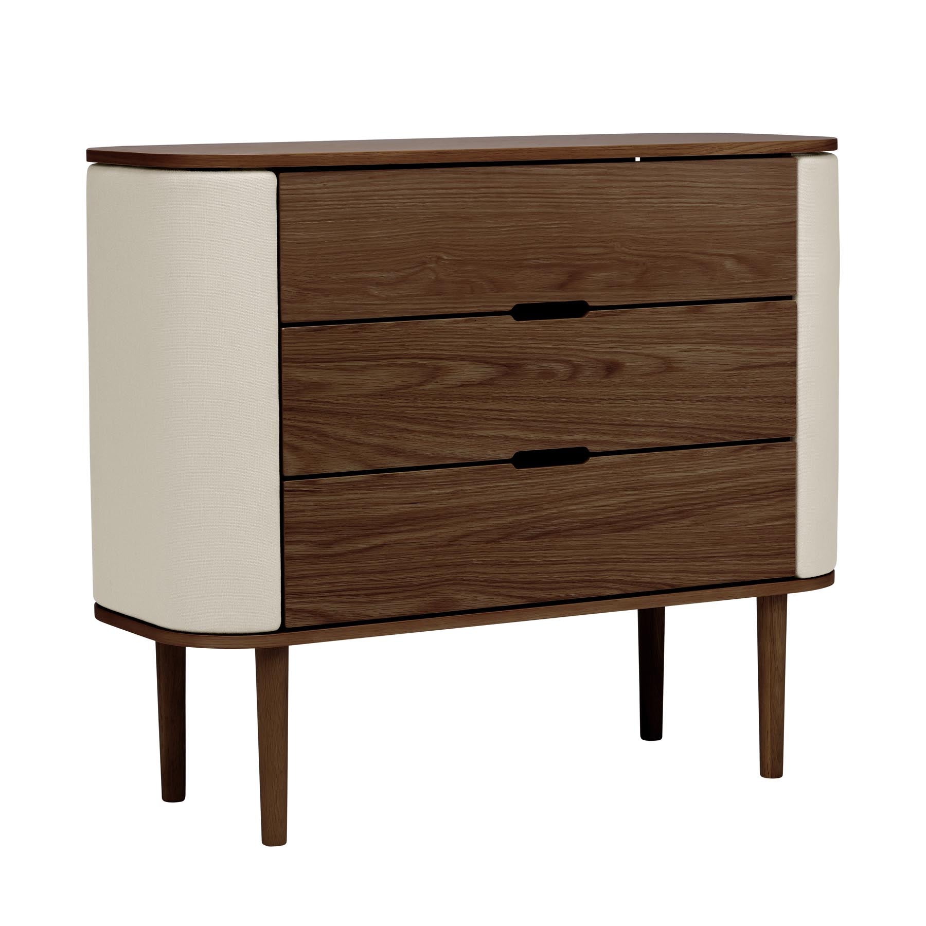 Moderne Treasures Dresser Kommode von Umage in sanften Weißtönen, perfekt für stilvolle und funktionale Wohnräume.