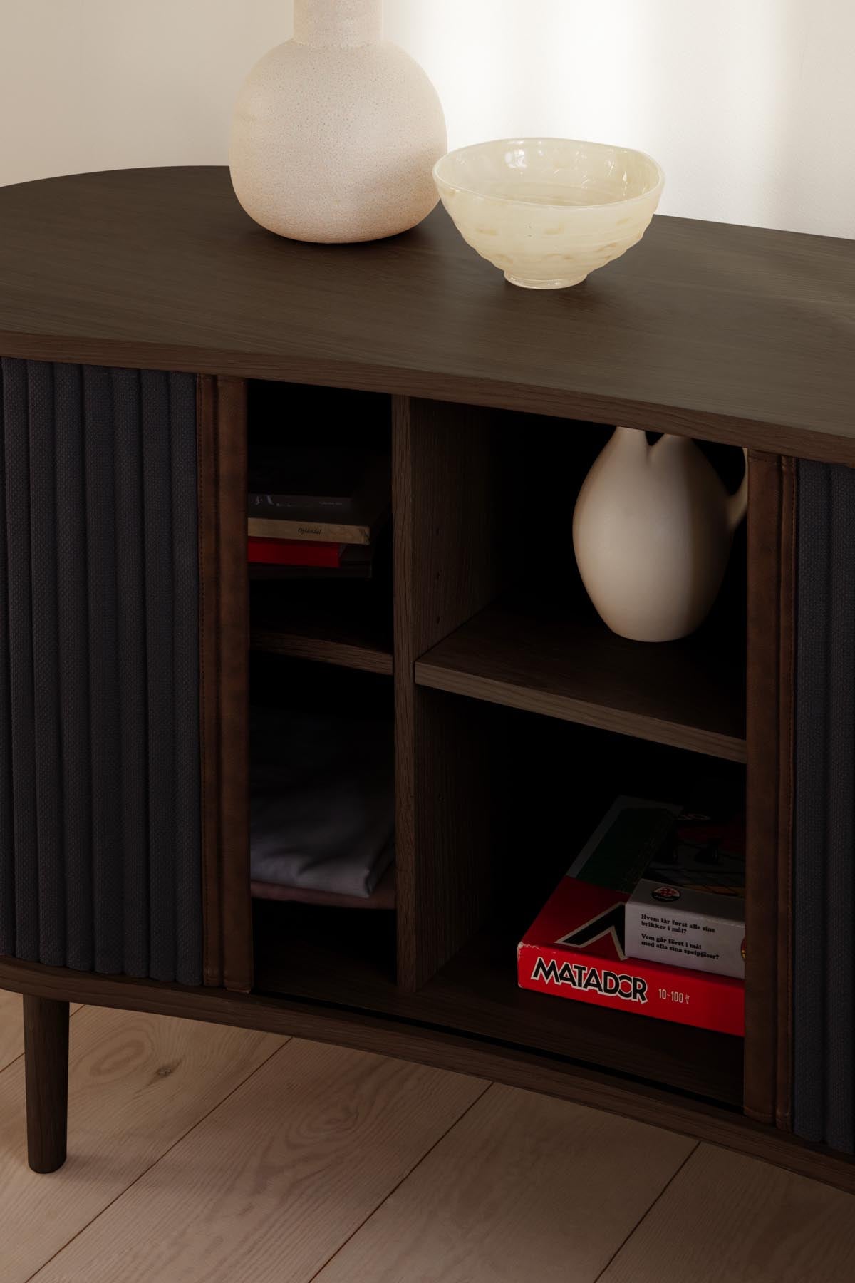 Audacious Sideboard in Shadow präsentiert im Onlineshop von KAQTU Design AG. Sideboard ist von Umage