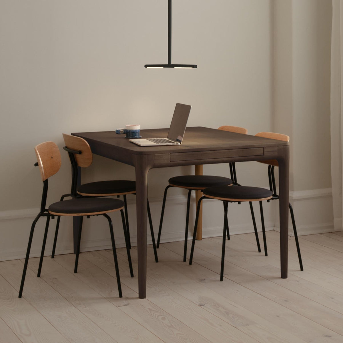 Heart'n'Soul Esstisch in Walnut präsentiert im Onlineshop von KAQTU Design AG. Esstisch ist von Umage