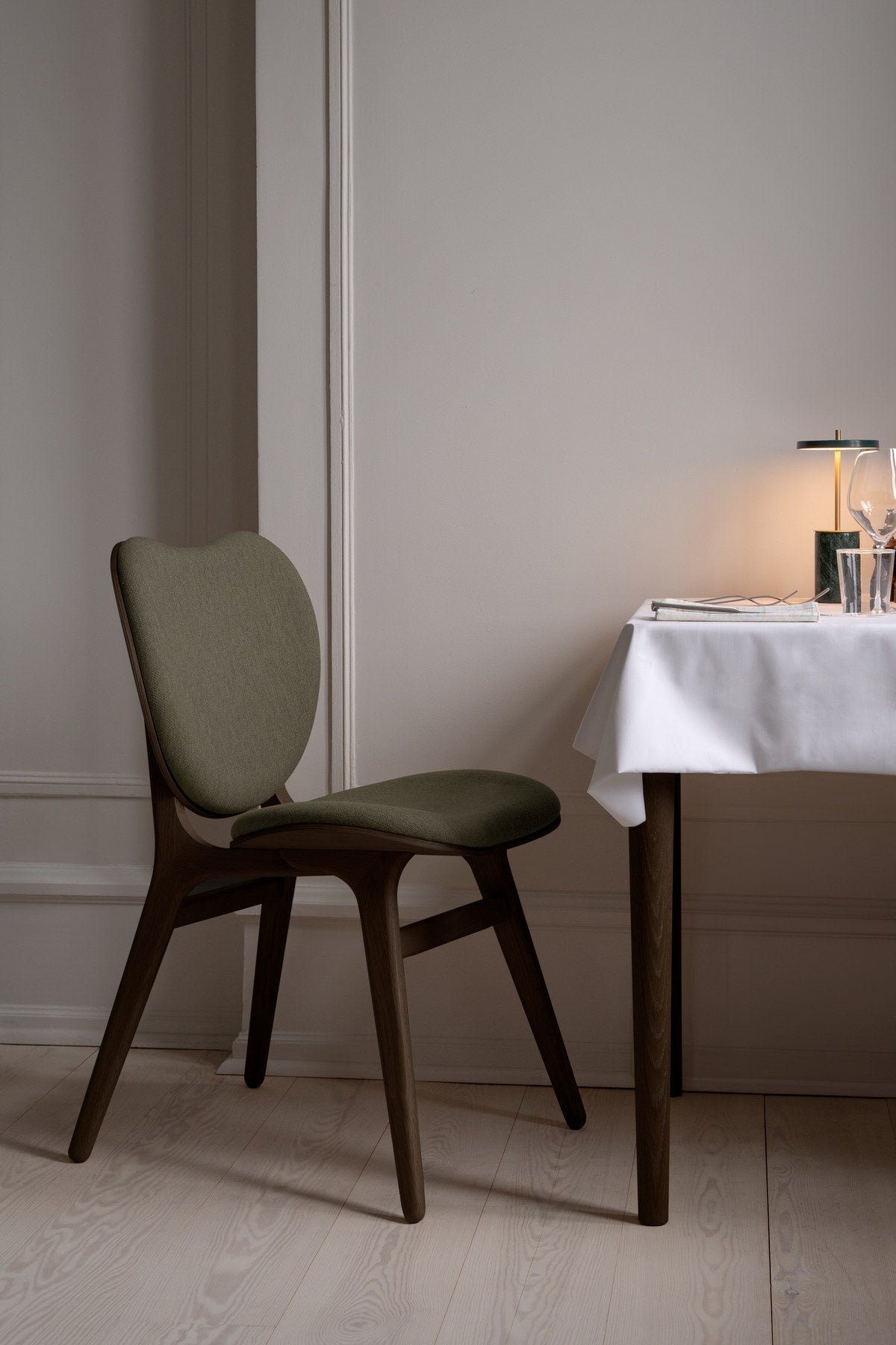 A Conversation Piece Esszimmerstuhl in Morning Meadows präsentiert im Onlineshop von KAQTU Design AG. Stuhl ist von Umage