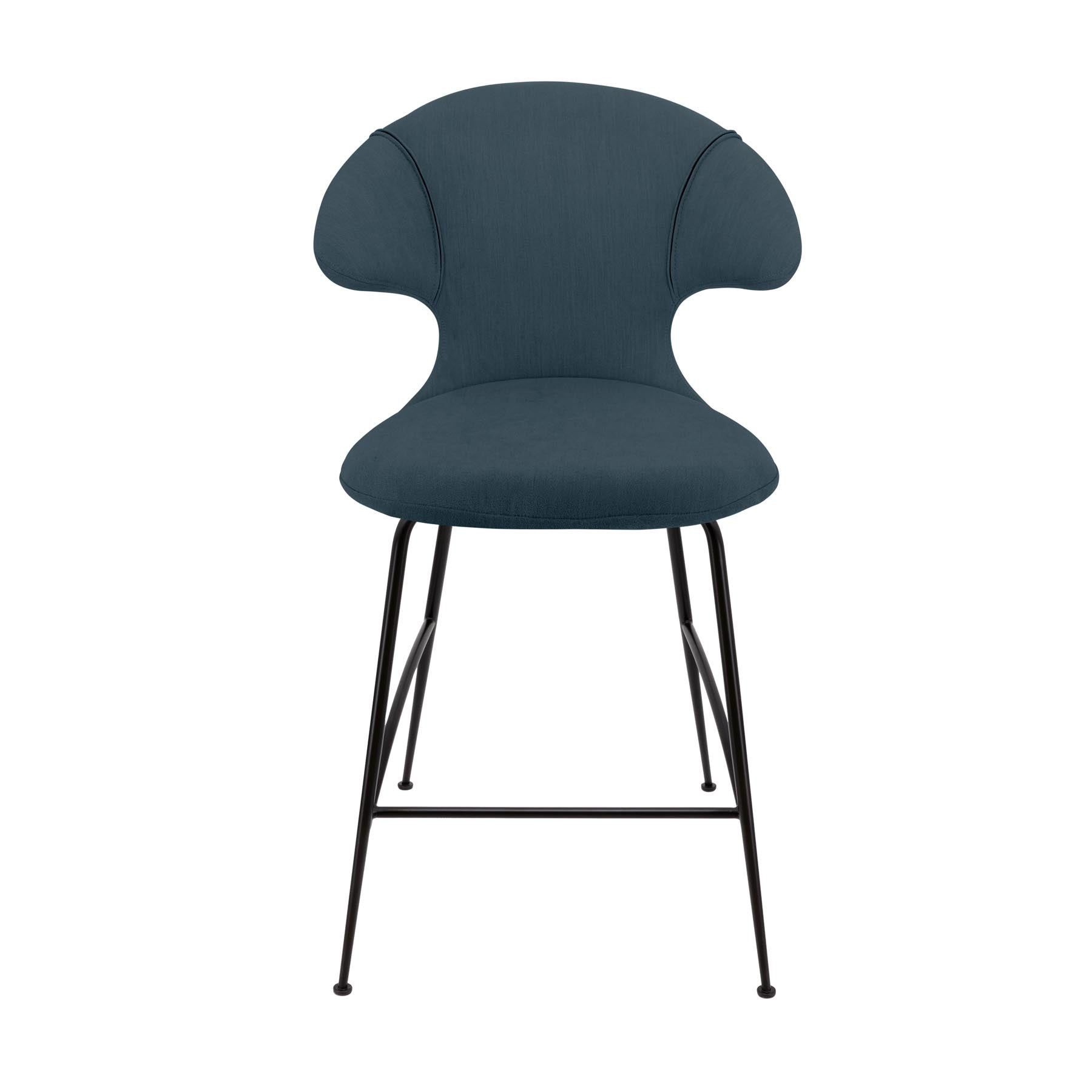 Eleganter Barstuhl Time Flies in Jet Air Blue von Umage, ideal für moderne Wohnräume, bietet stilvolle Armlehnen und hohen Sitzkomfort.