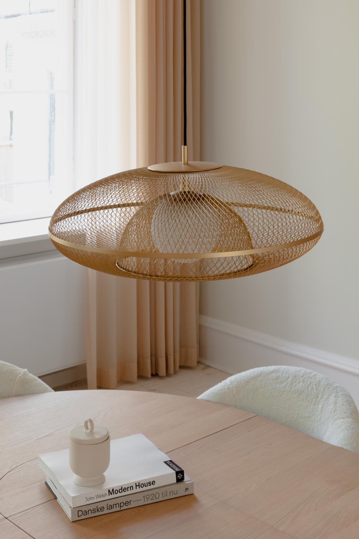 Time Flies Stuhl in Teddy White präsentiert im Onlineshop von KAQTU Design AG. Stuhl ist von Umage