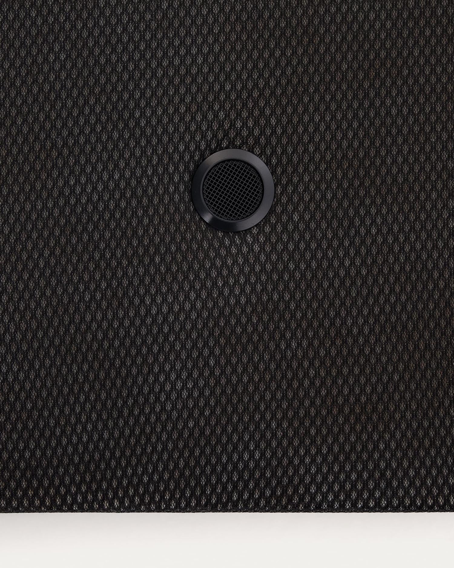 Erleben Sie Komfort und Stil mit dem Under Bettgestell von Kave Home. Gepolstert mit hochwertigem 3D-Stoff, perfekt für Matratzen 90 x 190 cm.