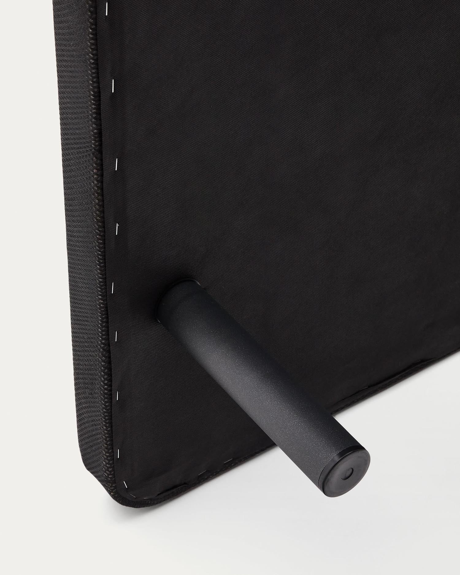 Entdecken Sie das Under Bettgestell von Kave Home: stilvoll, stabil und gepolstert mit atmungsaktivem 3D-Stoff für Matratzen 90 x 190 cm.