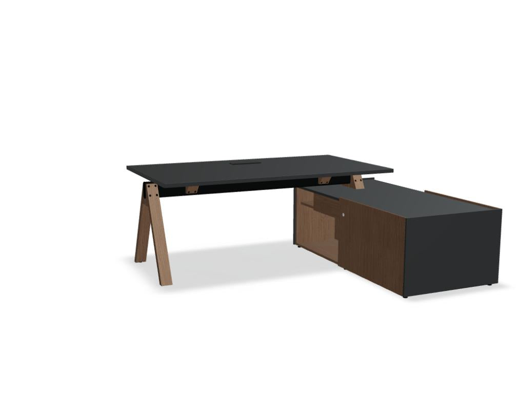 Viga V05P - Chefschreibtisch in FENIX Schwarz Matt präsentiert im Onlineshop von KAQTU Design AG. Schreibtisch ist von Mdd