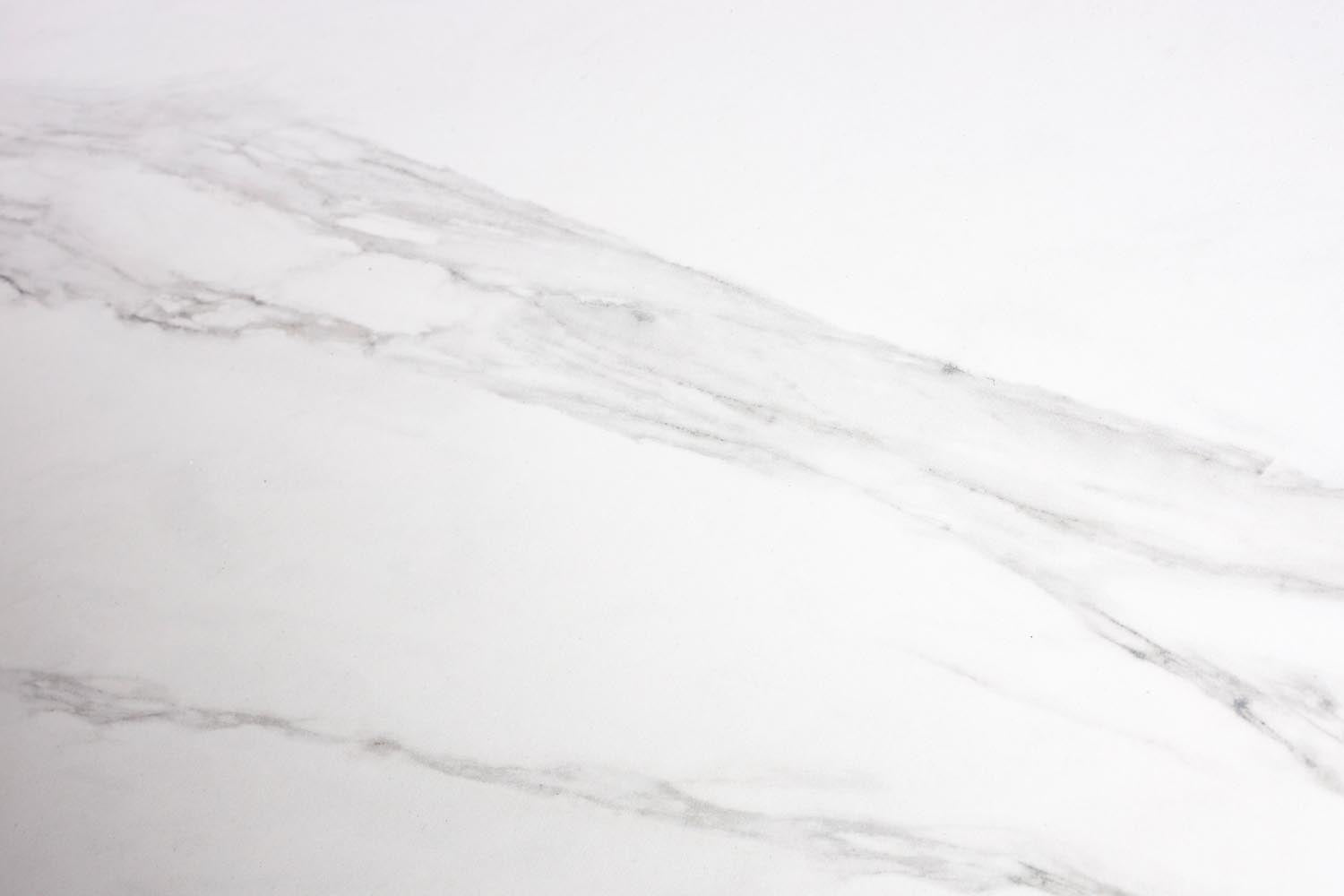 Almira Esstisch Oval: Stilvoller Esstisch aus hochwertigem MDF, ideal für moderne Esszimmer. Perfekt für gesellige Anlässe.