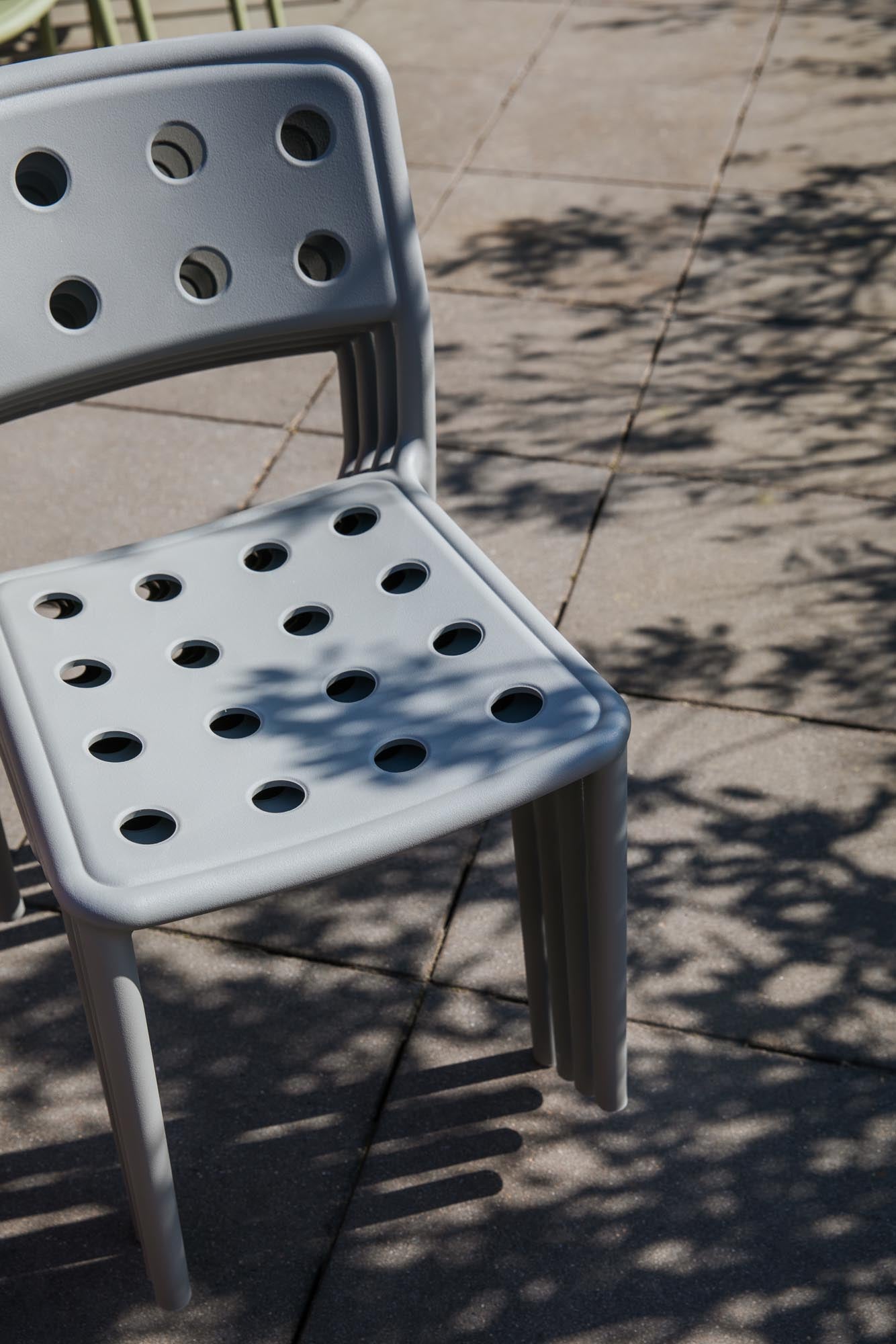 Erleben Sie den stilvollen Gartenstuhl Serra Grey von White Label Living – vielseitig, langlebig und perfekt für Garten und Terrasse.