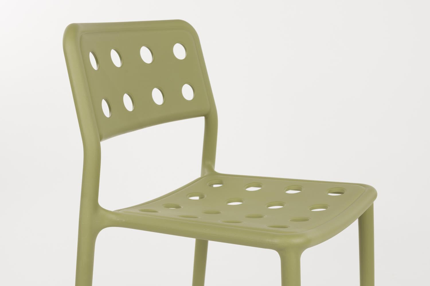 Verleihen Sie Ihrem Außenbereich mit dem Serra Green Gartenstuhl von White Label Living einen modernen Akzent. Wetterfest und vielseitig einsetzbar!