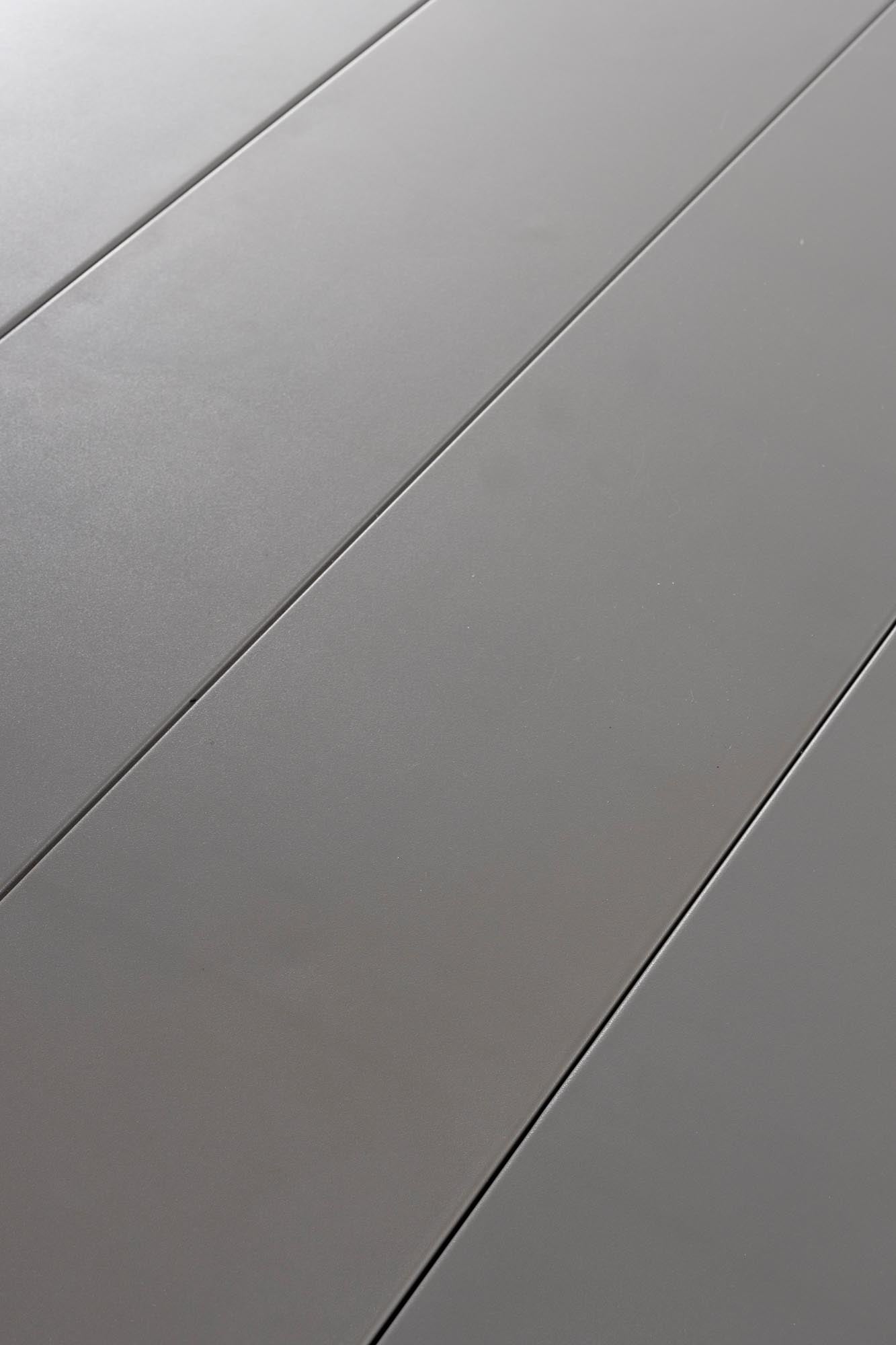 Verleihen Sie Ihrem Garten mit dem Gartentisch Alban 220x100 von White Label Living einen modernen Akzent – ideal für gesellige Runden und langlebig.