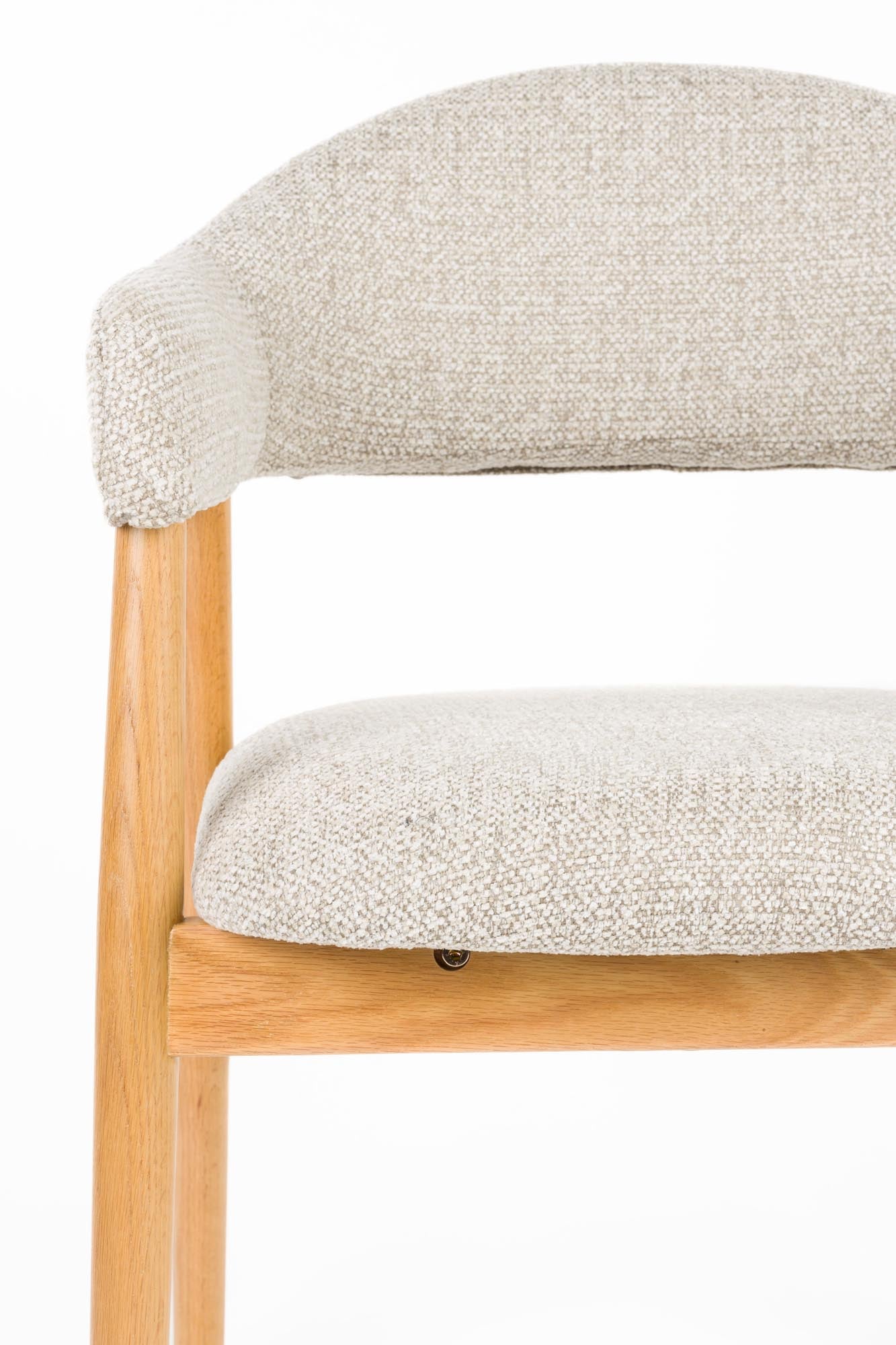 Erleben Sie den Armlehnstuhl Indy Light Brown von White Label Living – elegantes Design und optimaler Sitzkomfort für Ihr Zuhause.