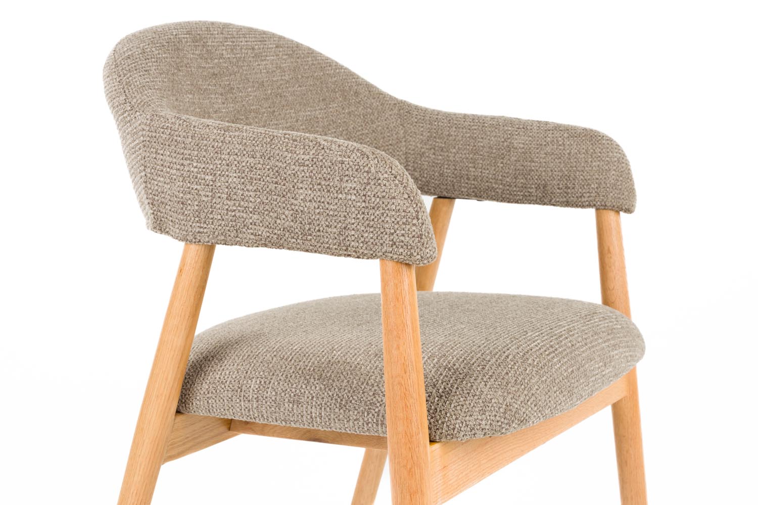 Entdecken Sie den eleganten Armlehnstuhl Indy Dark Brown von White Label Living – der ideale Stuhl für stilvolle Esszimmer mit optimalem Komfort.