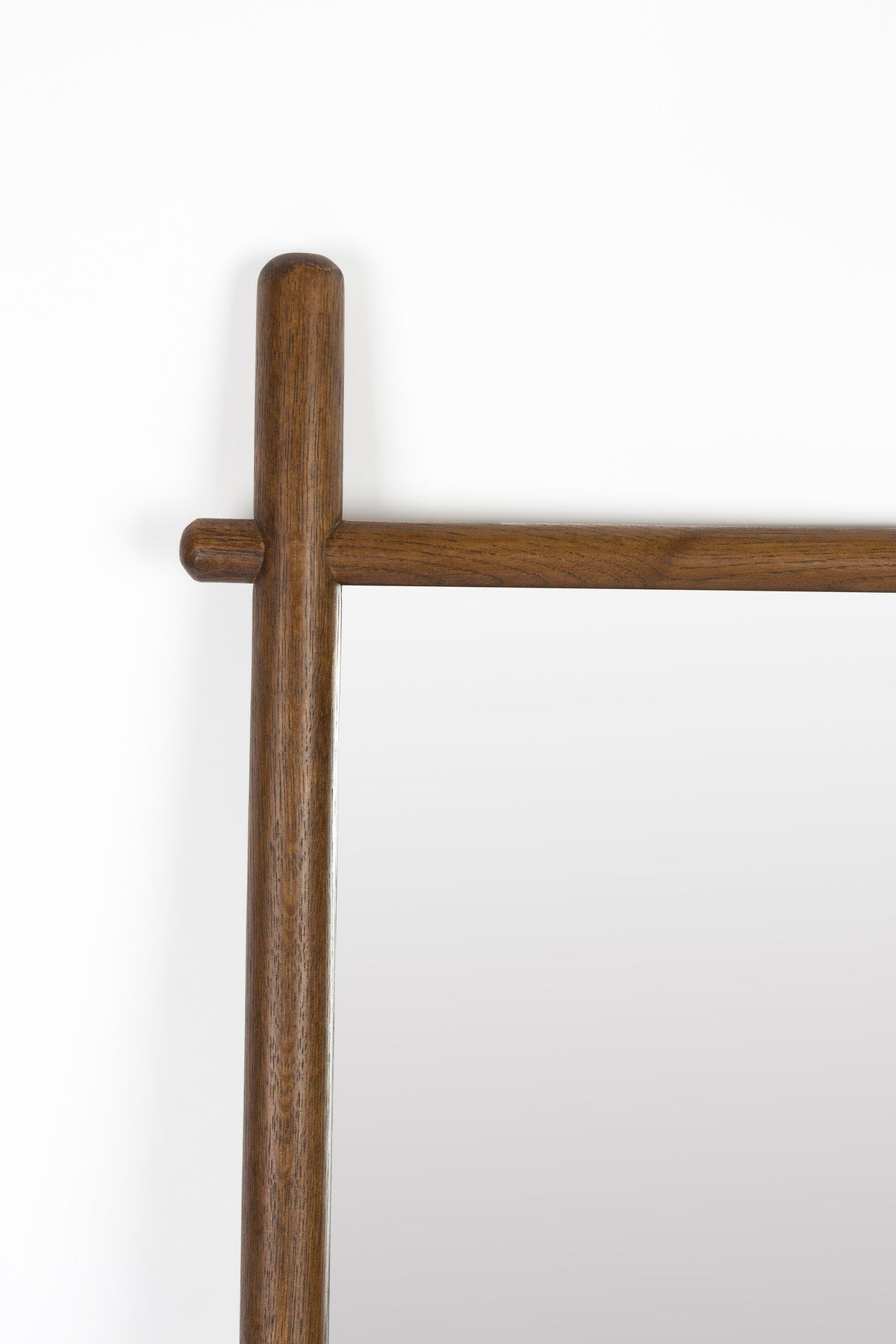 Spiegel Solene in Walnuss präsentiert im Onlineshop von KAQTU Design AG. Standspiegel ist von White Label Living