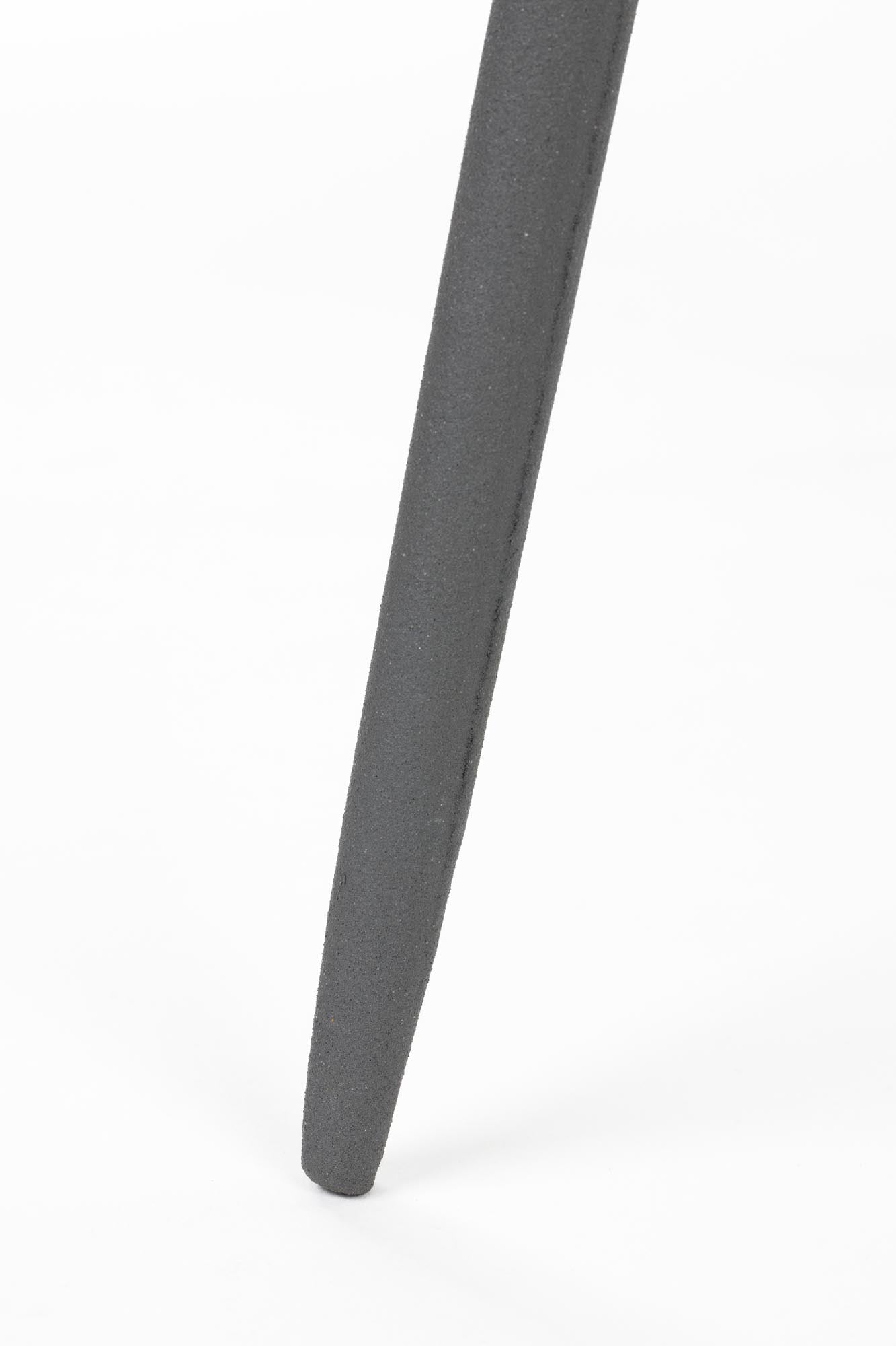 Entdecken Sie den stilvollen Beistelltisch Karrara White von White Label Living – ein luxuriöses Möbelstück aus edlem Marmor und modernem Metall.